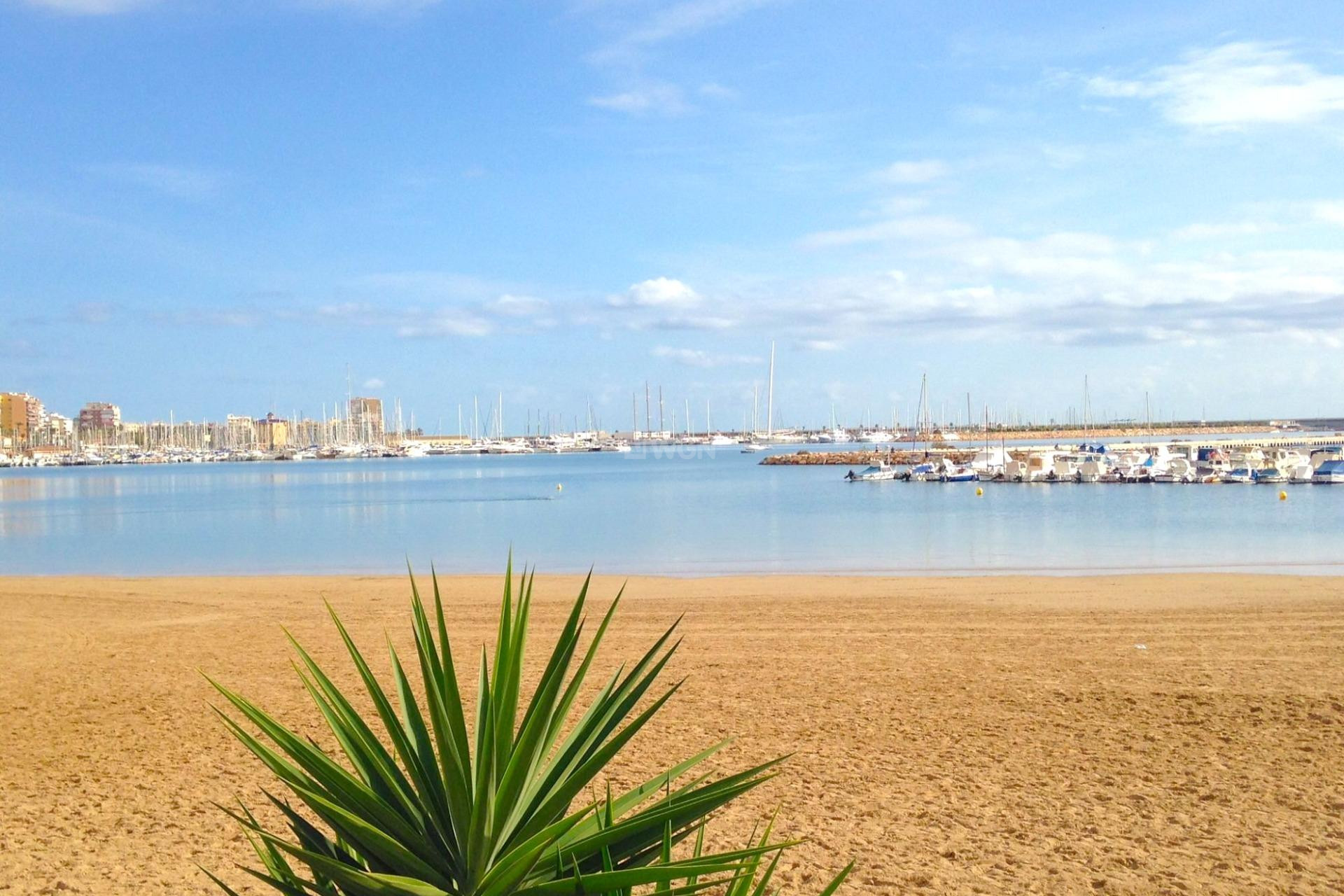 Odsprzedaż - Mieszkanie w bloku - Torrevieja - El Acequión - Los Náufragos
