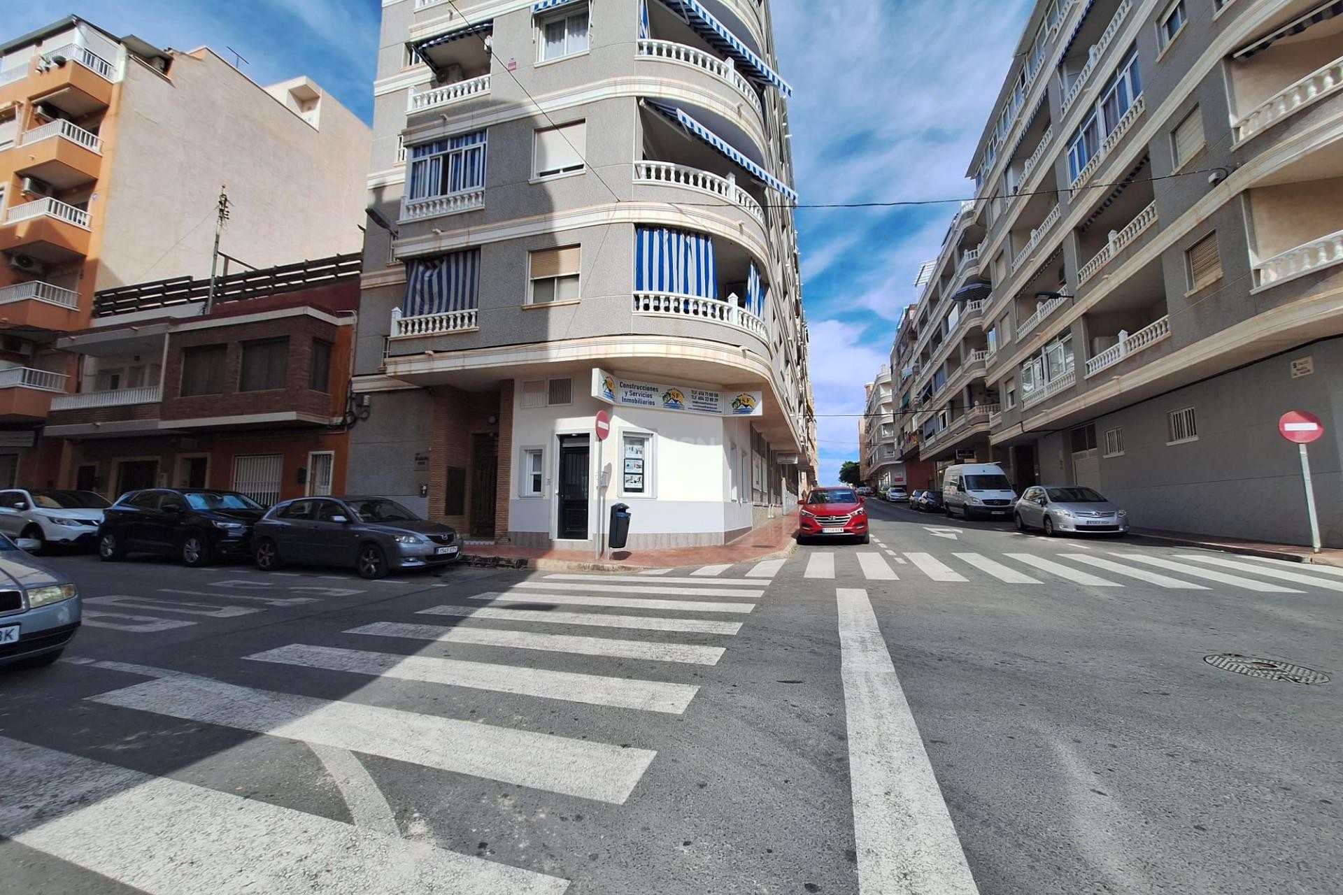 Odsprzedaż - Mieszkanie w bloku - Torrevieja - Estacion De Autobuses