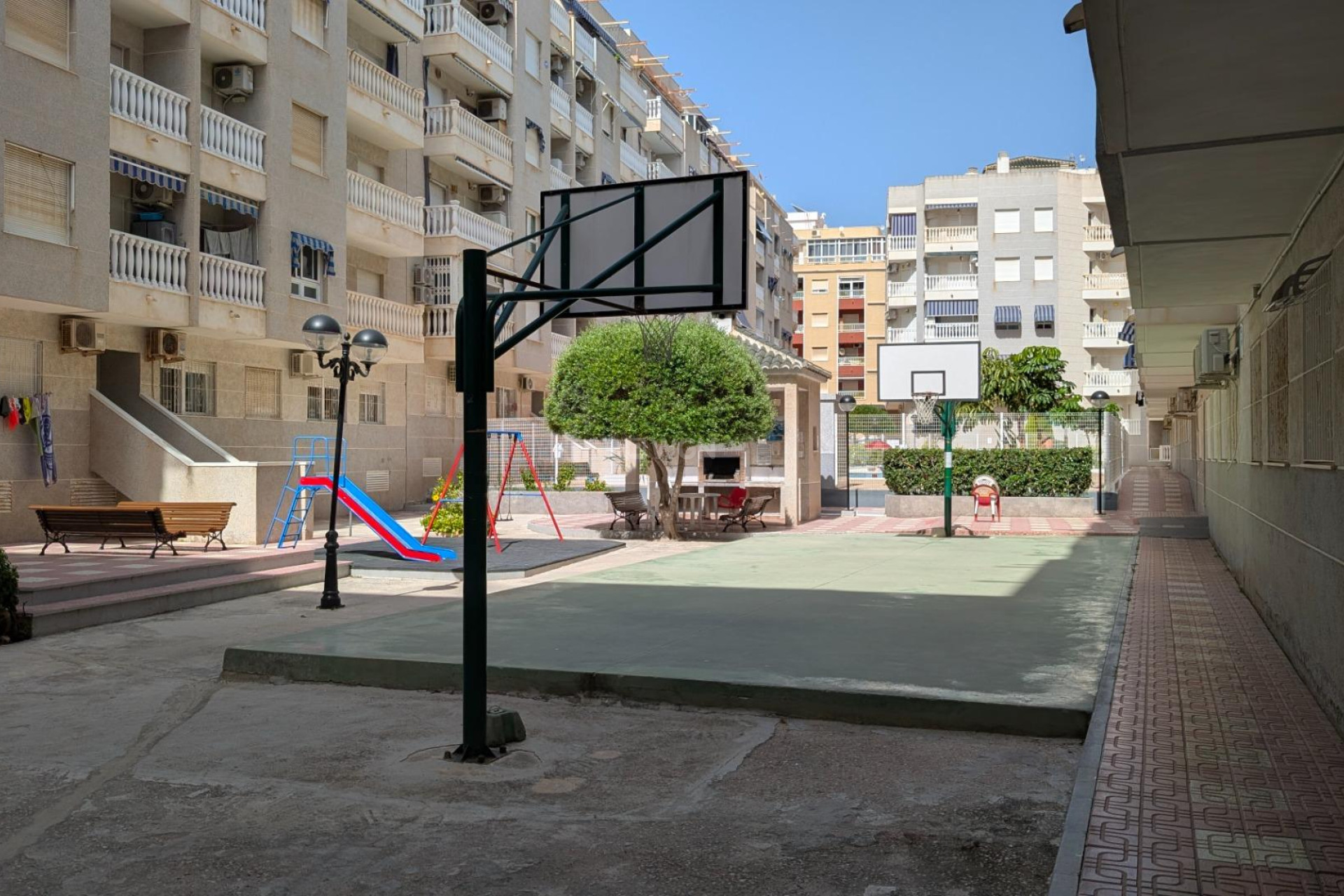 Odsprzedaż - Mieszkanie w bloku - Torrevieja - Estacion De Autobuses
