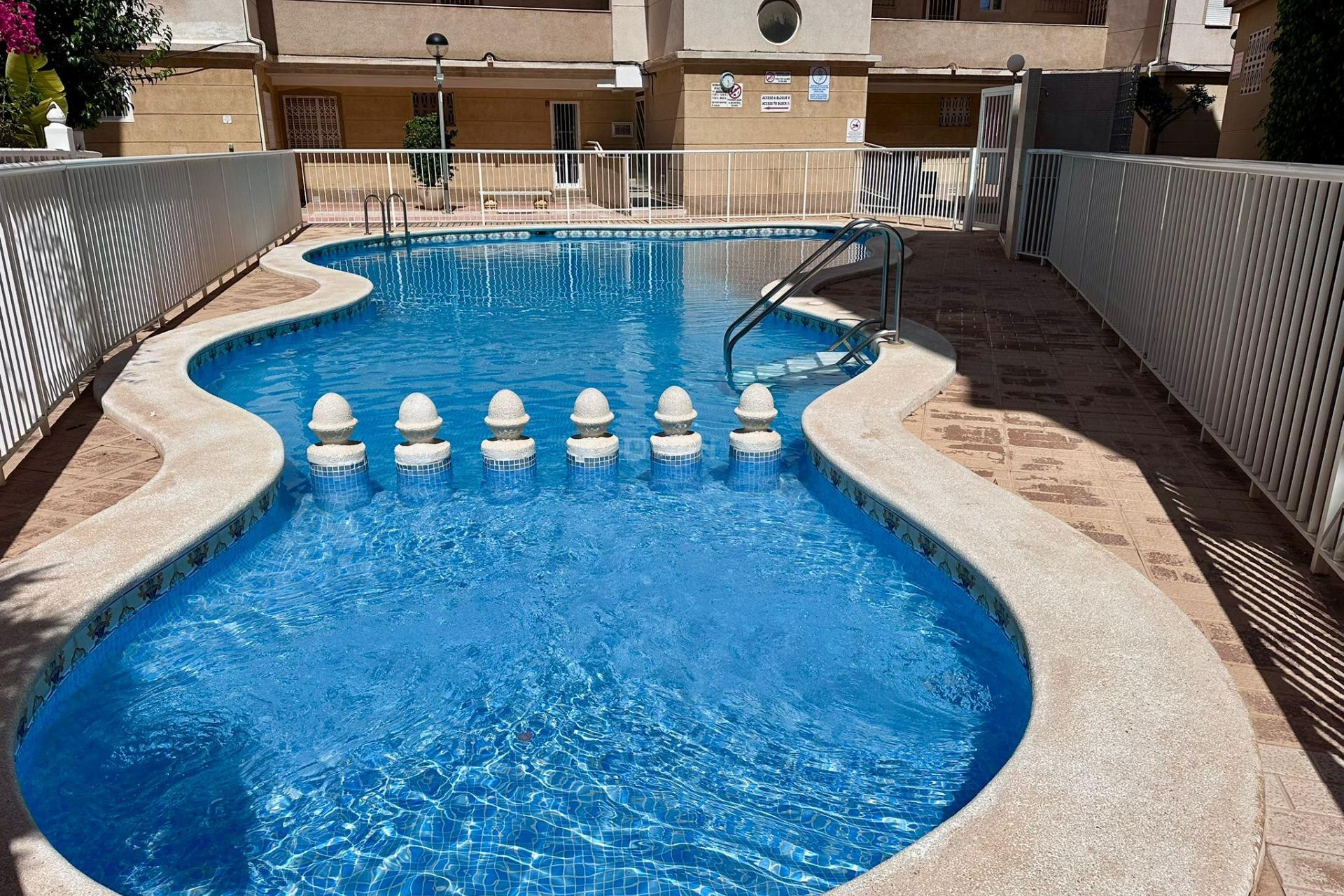 Odsprzedaż - Mieszkanie w bloku - Torrevieja - Habaneras