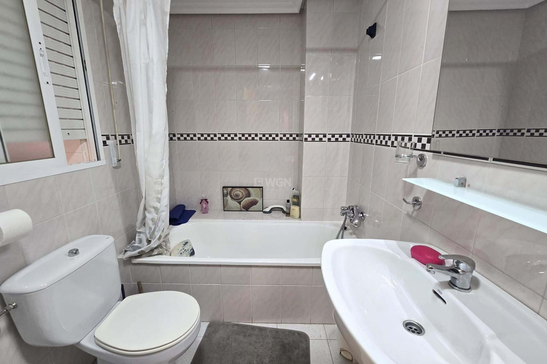 Odsprzedaż - Mieszkanie w bloku - Torrevieja - La Mata Pueblo