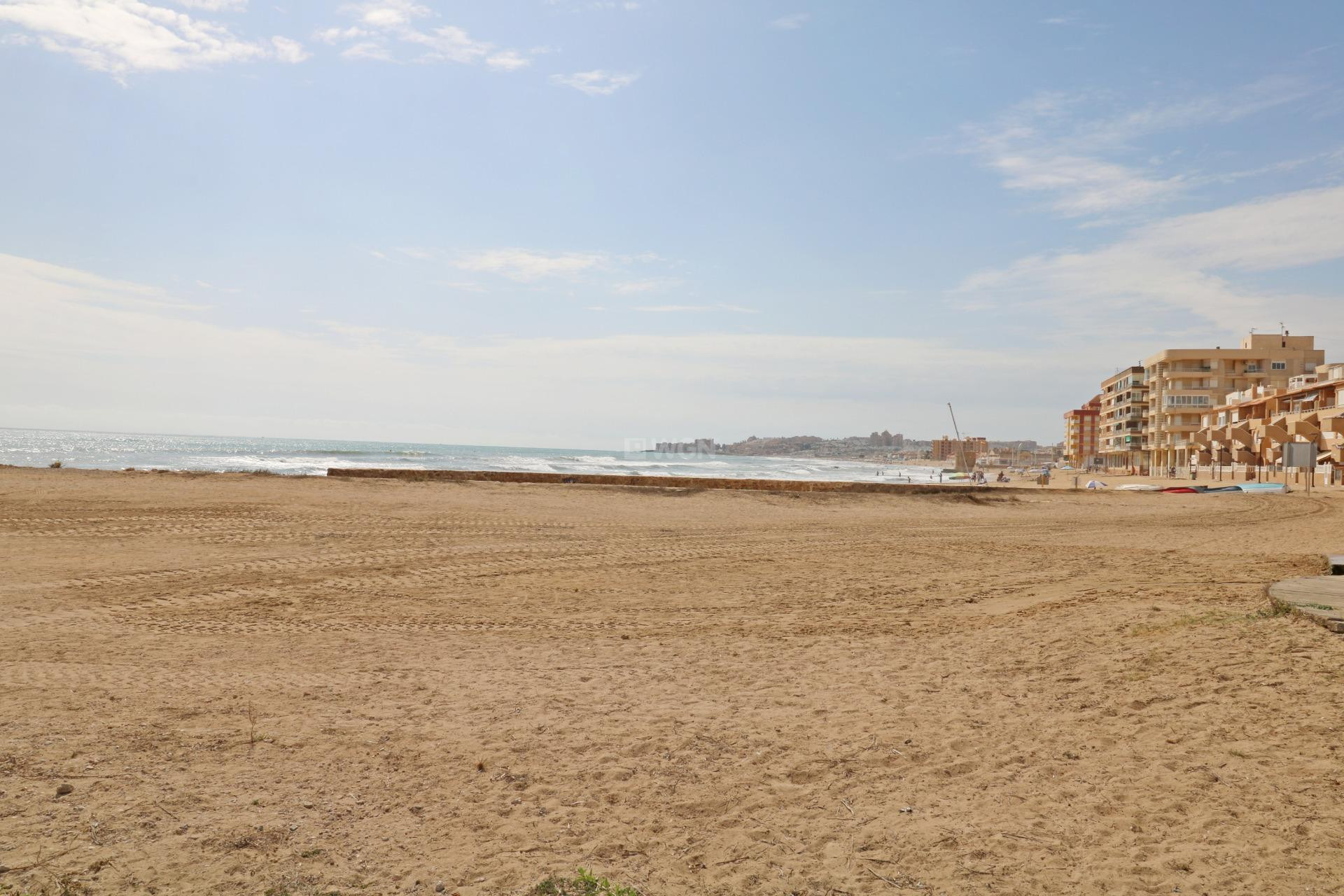 Odsprzedaż - Mieszkanie w bloku - Torrevieja - La Mata Pueblo