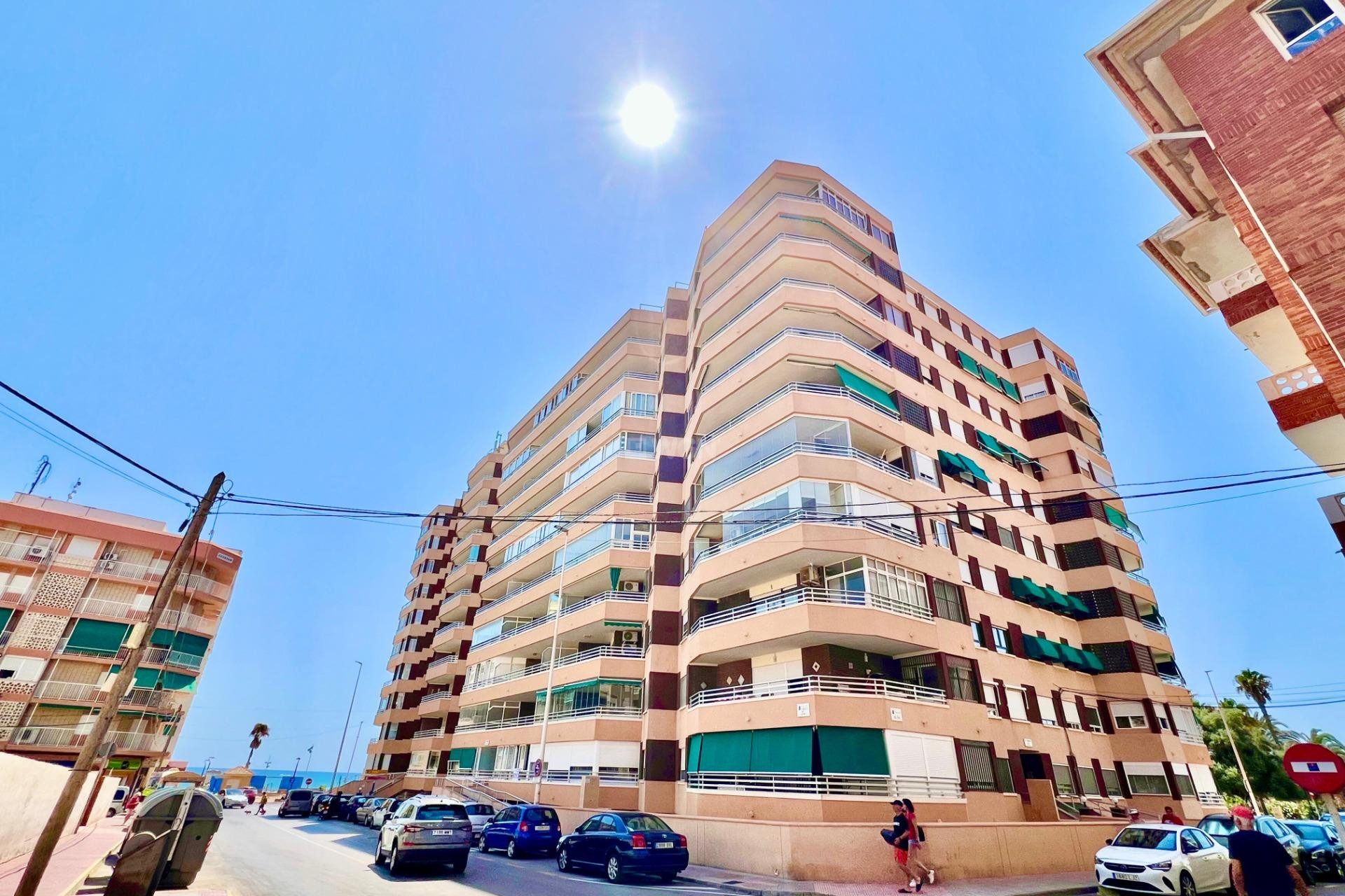 Odsprzedaż - Mieszkanie w bloku - Torrevieja - La Mata