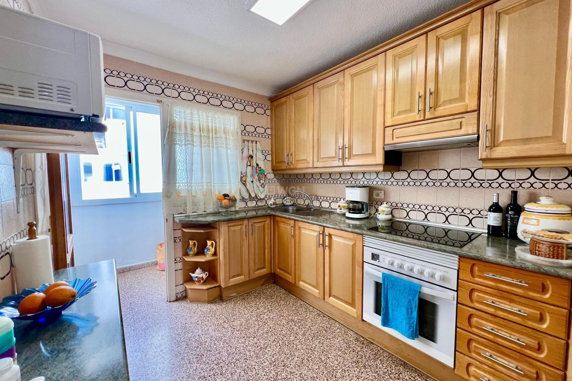 Odsprzedaż - Mieszkanie w bloku - Torrevieja - La Mata