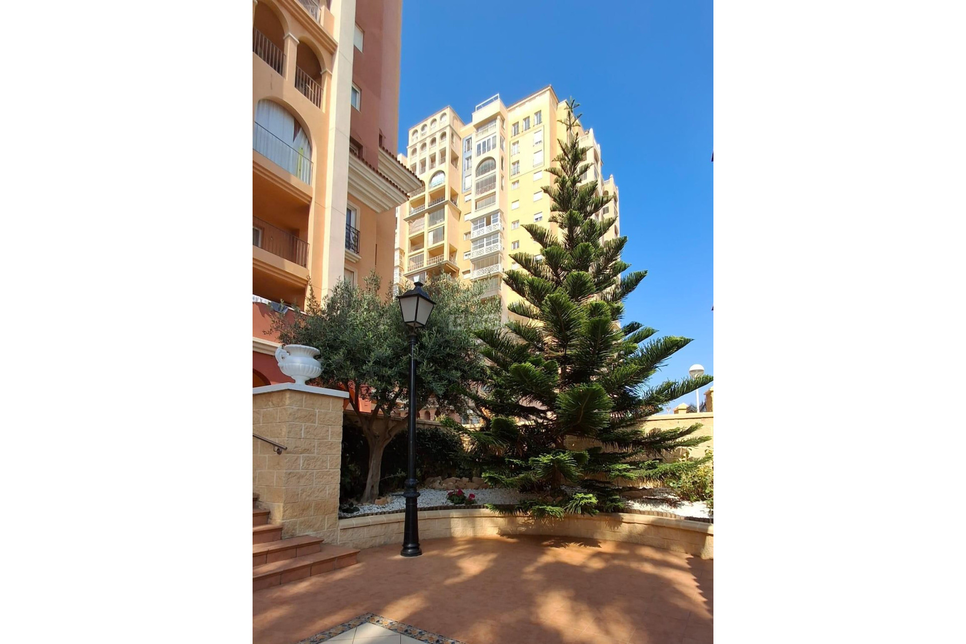 Odsprzedaż - Mieszkanie w bloku - Torrevieja - Los Frutales