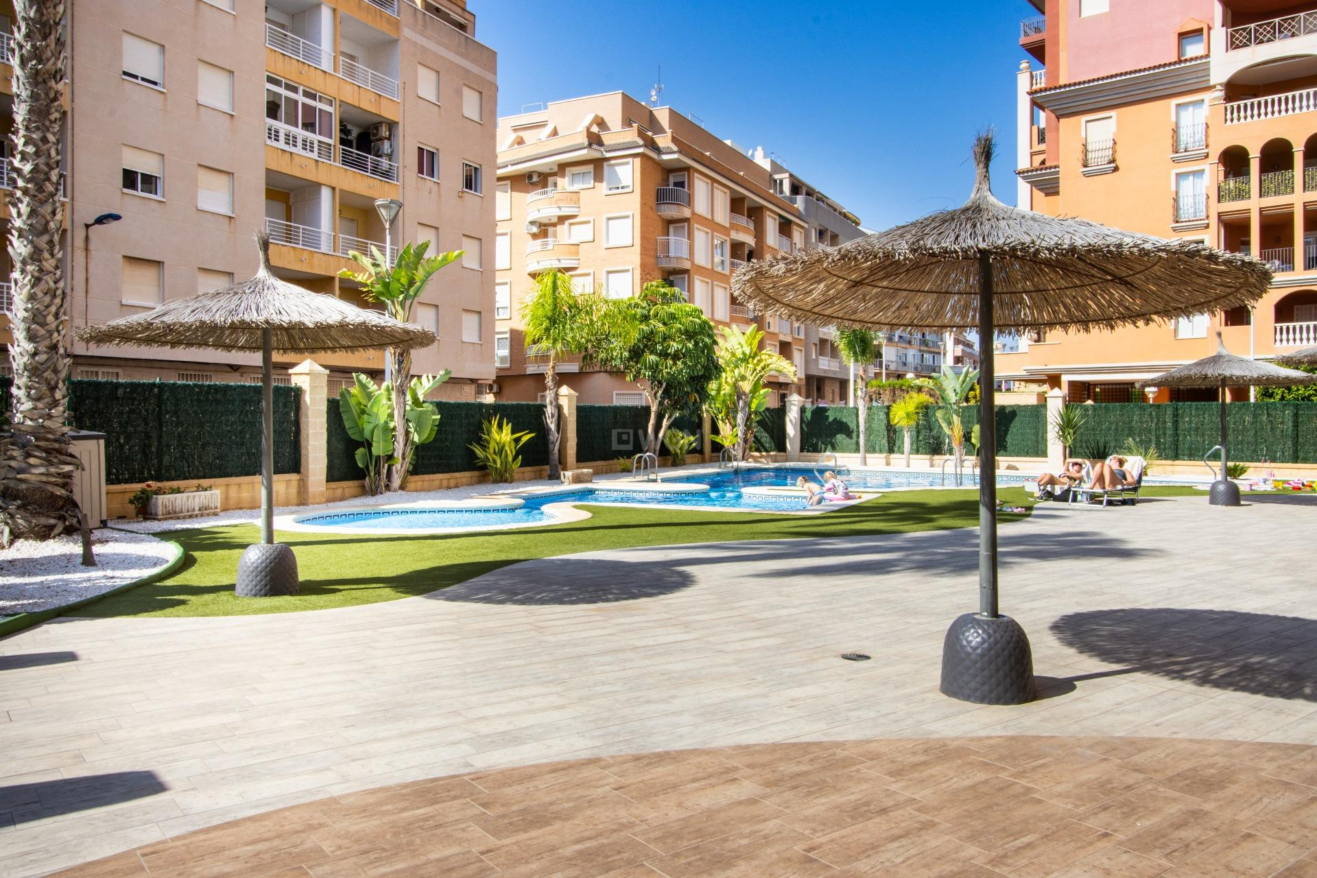 Odsprzedaż - Mieszkanie w bloku - Torrevieja - Los Frutales