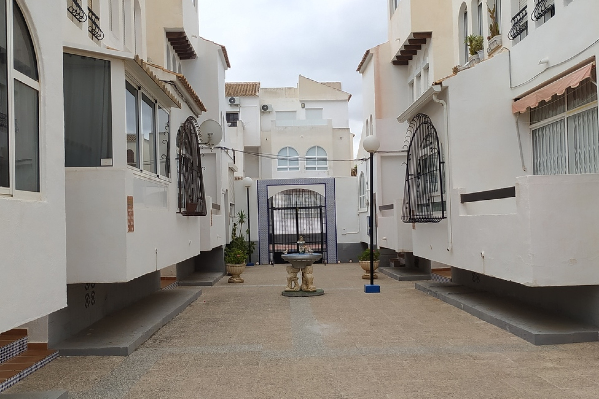 Odsprzedaż - Mieszkanie w bloku - Torrevieja - LOS NAUFRAGOS PLAYA