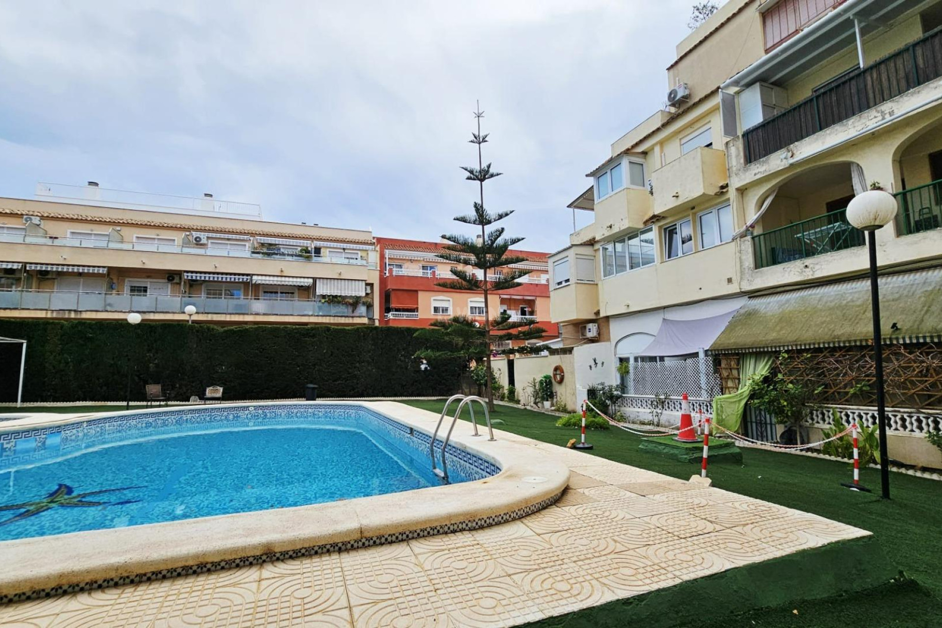 Odsprzedaż - Mieszkanie w bloku - Torrevieja - Nueva Torrevieja