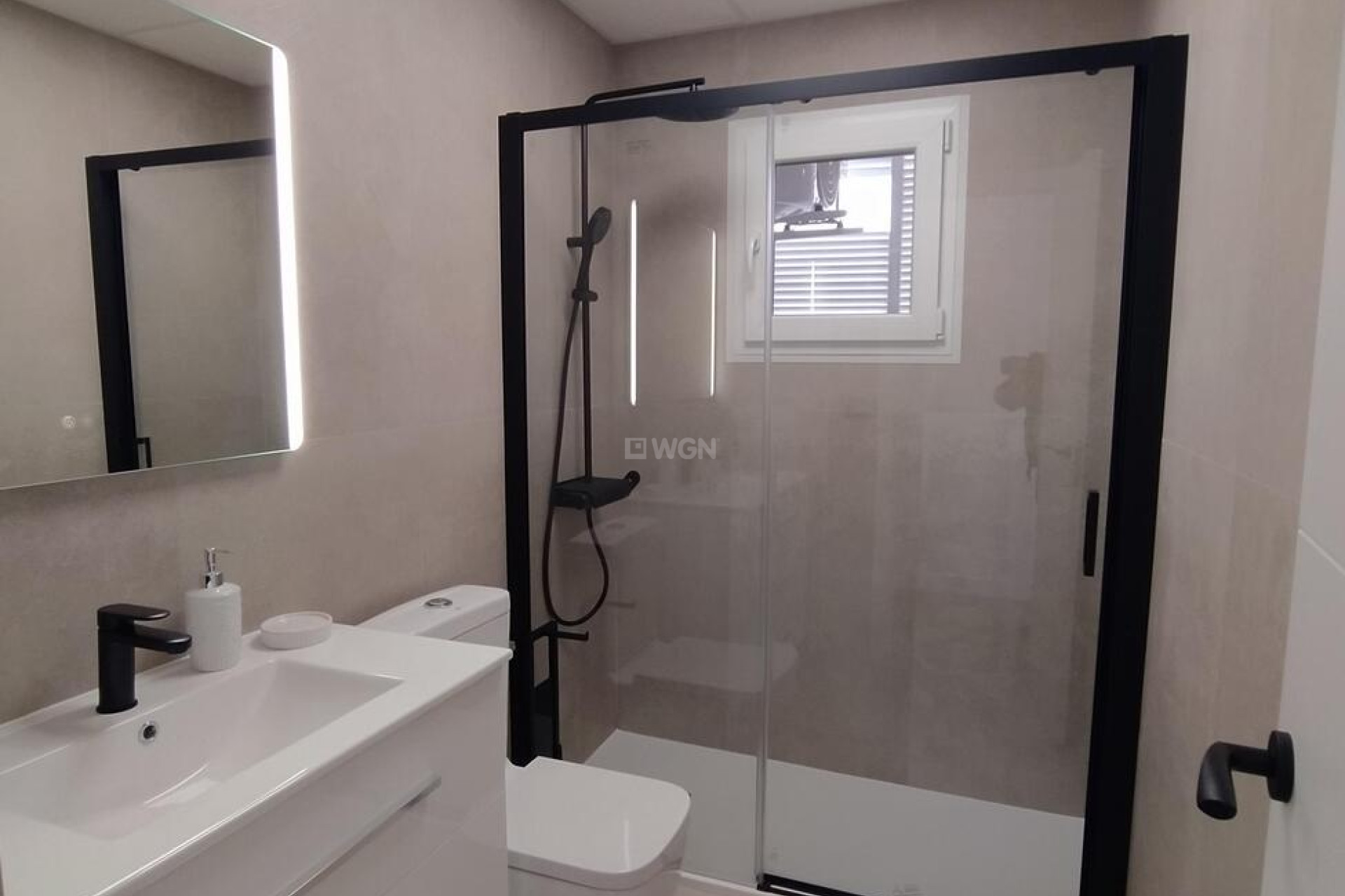 Odsprzedaż - Mieszkanie w bloku - Torrevieja - PARQUE DE LAS NACIONES