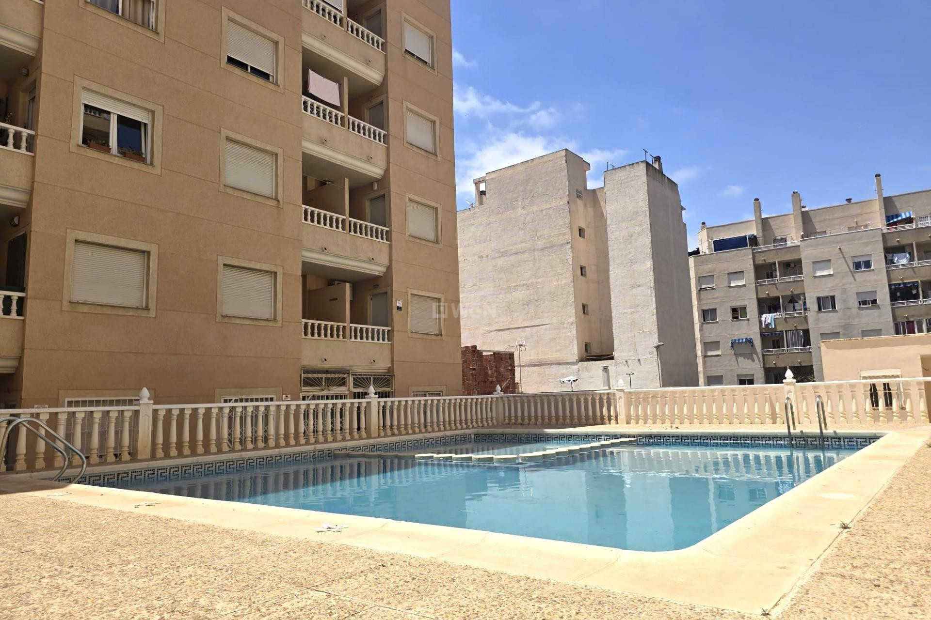 Odsprzedaż - Mieszkanie w bloku - Torrevieja - Parque Las Naciones