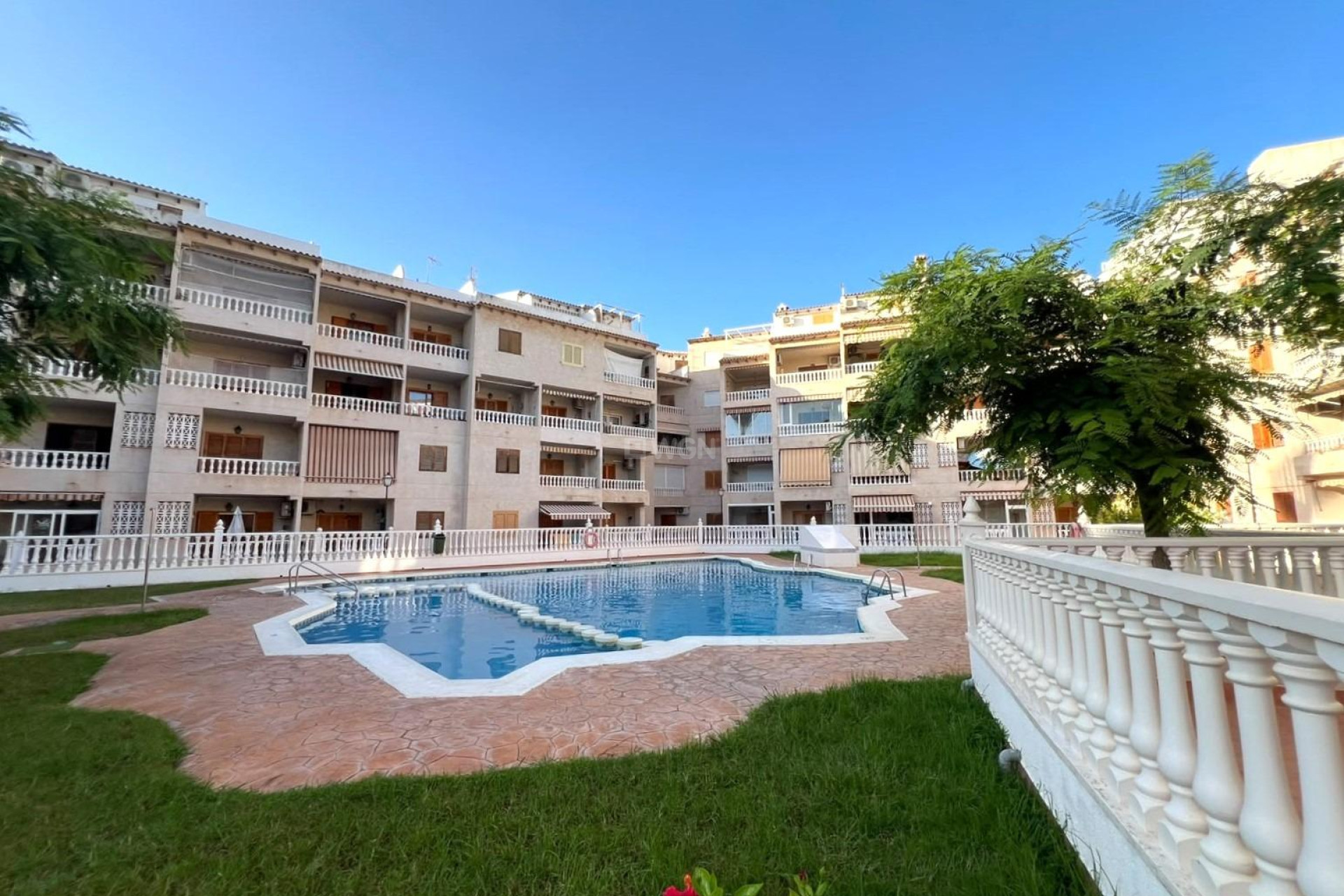 Odsprzedaż - Mieszkanie w bloku - Torrevieja - Playa de los Locos