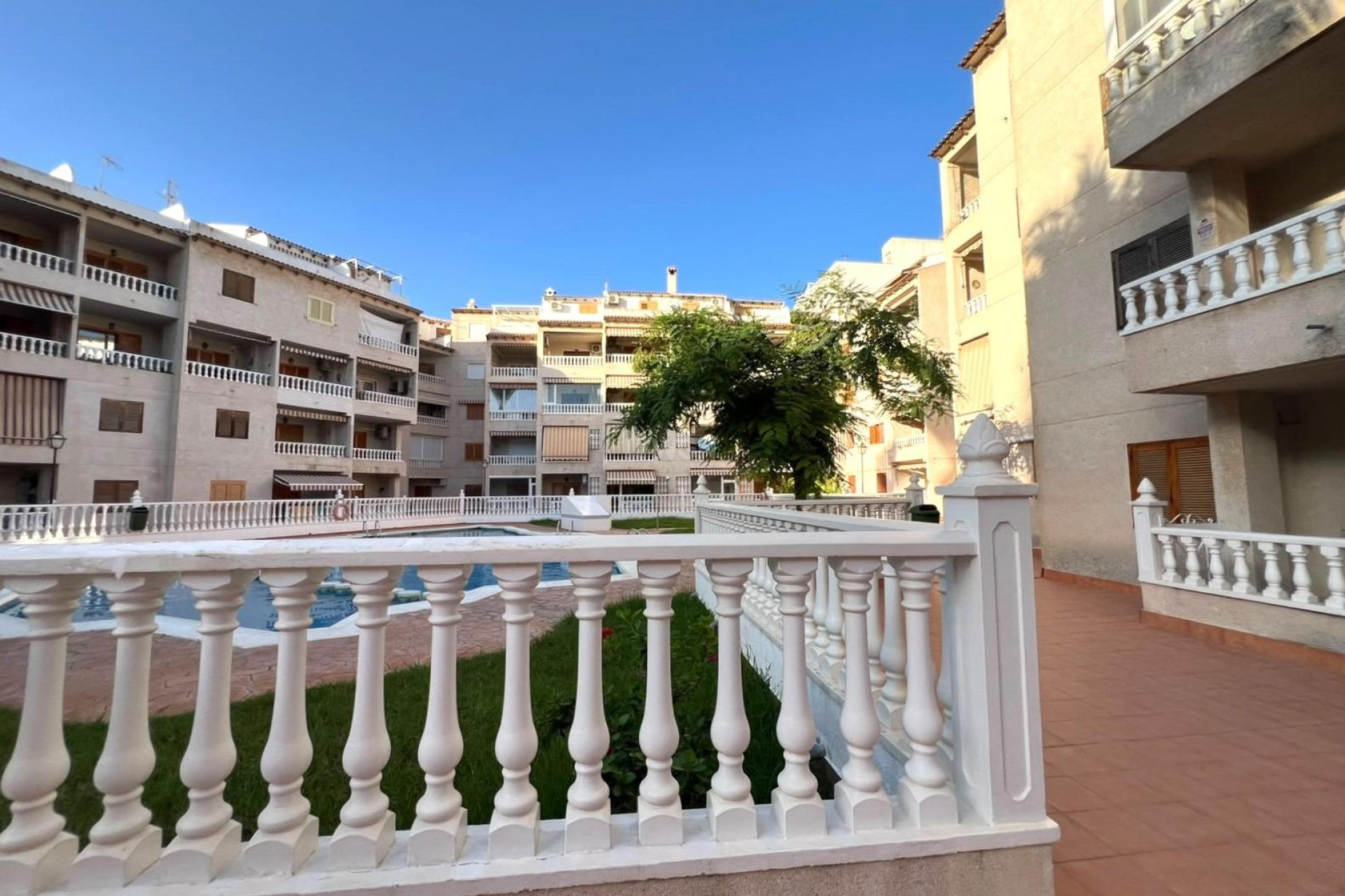 Odsprzedaż - Mieszkanie w bloku - Torrevieja - Playa de los Locos