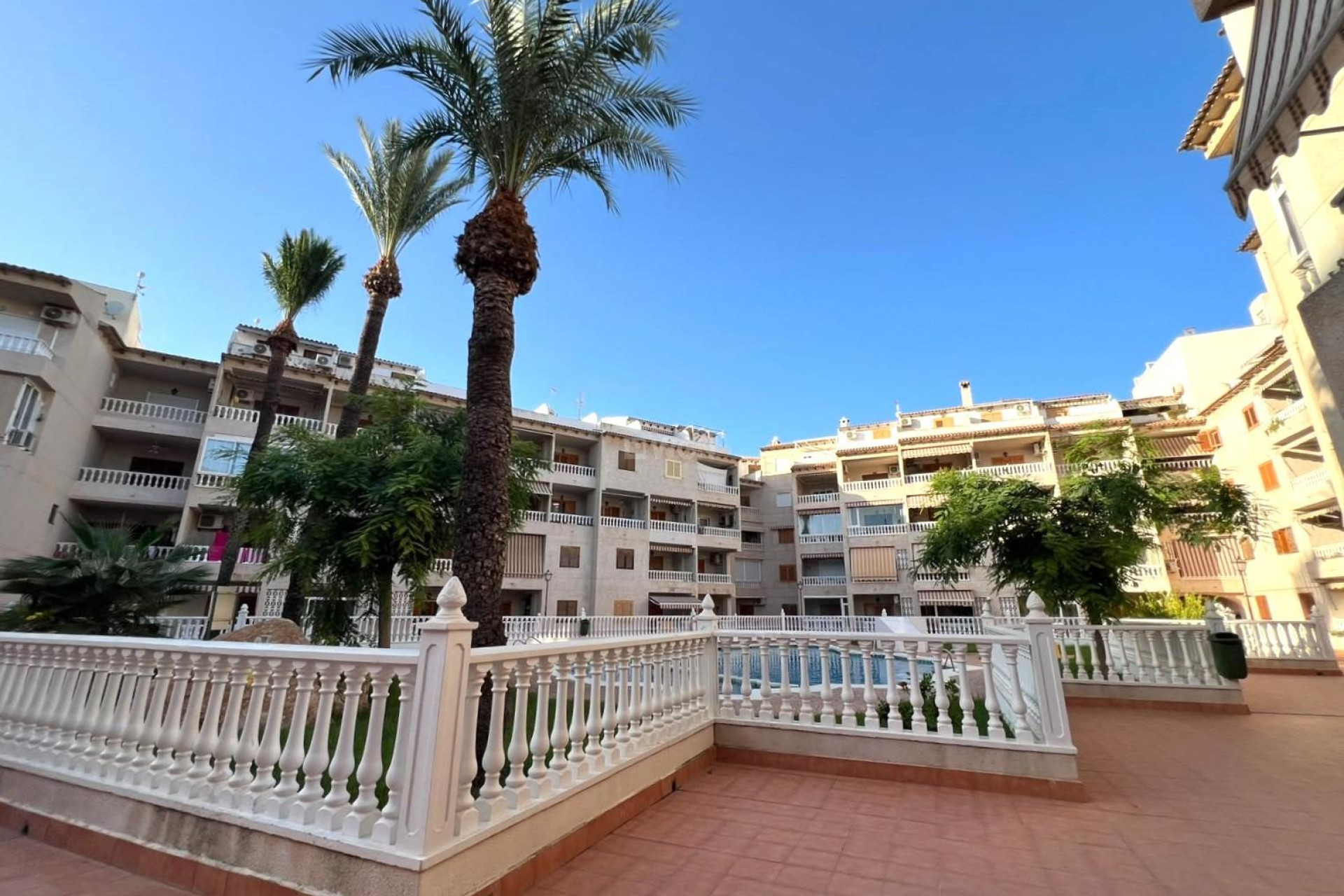 Odsprzedaż - Mieszkanie w bloku - Torrevieja - Playa de los Locos