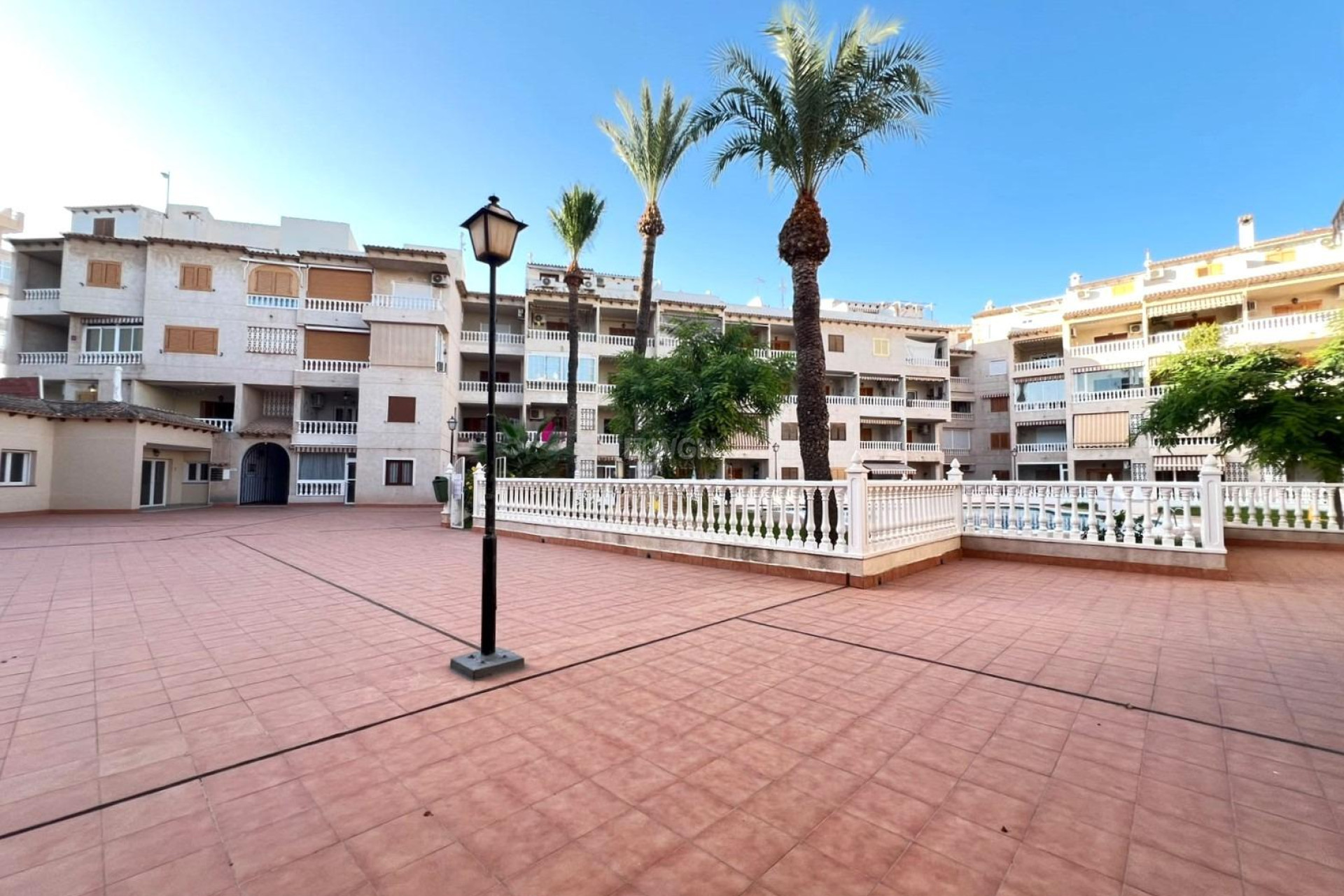 Odsprzedaż - Mieszkanie w bloku - Torrevieja - Playa de los Locos