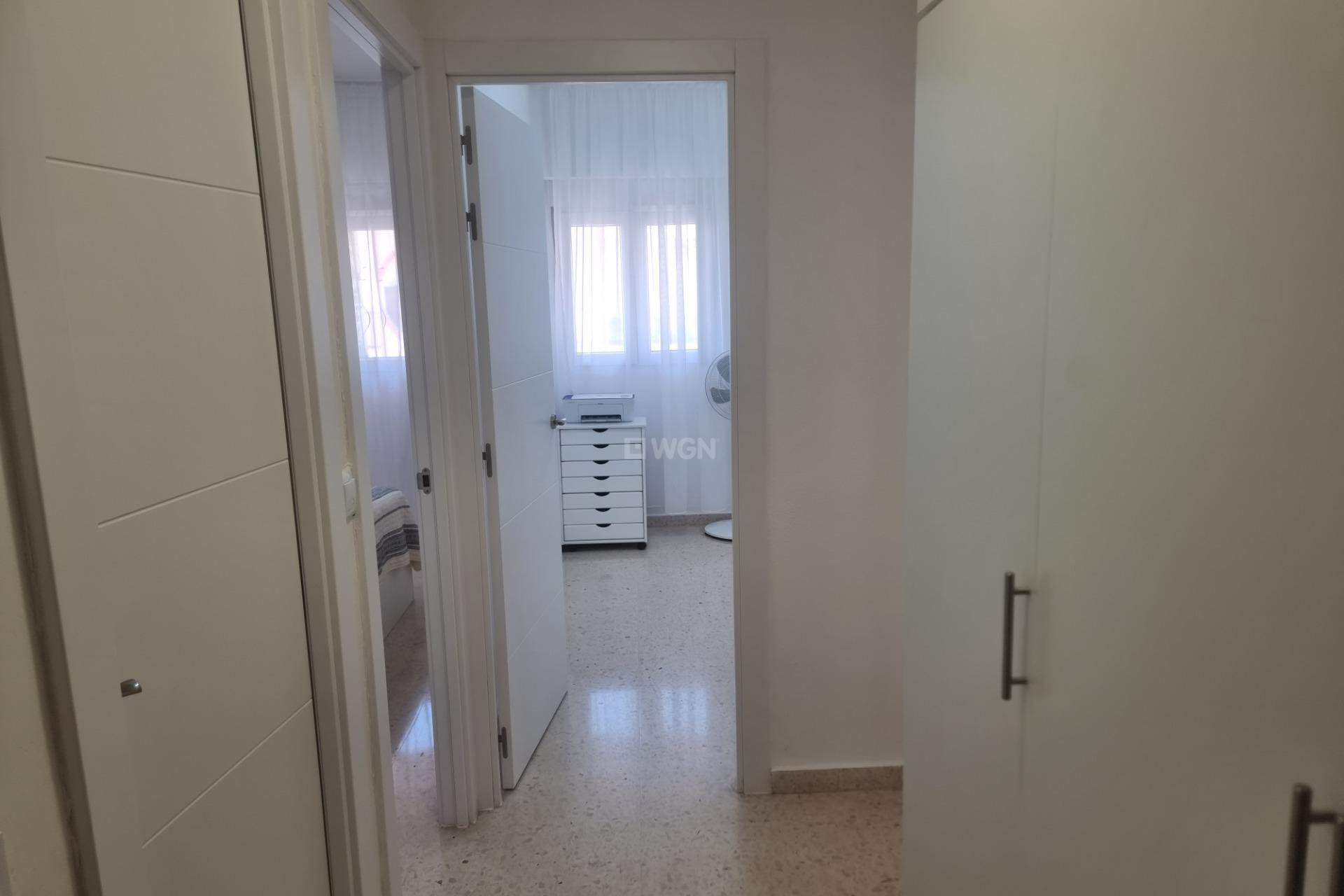 Odsprzedaż - Mieszkanie w bloku - Torrevieja - Playa de los Locos