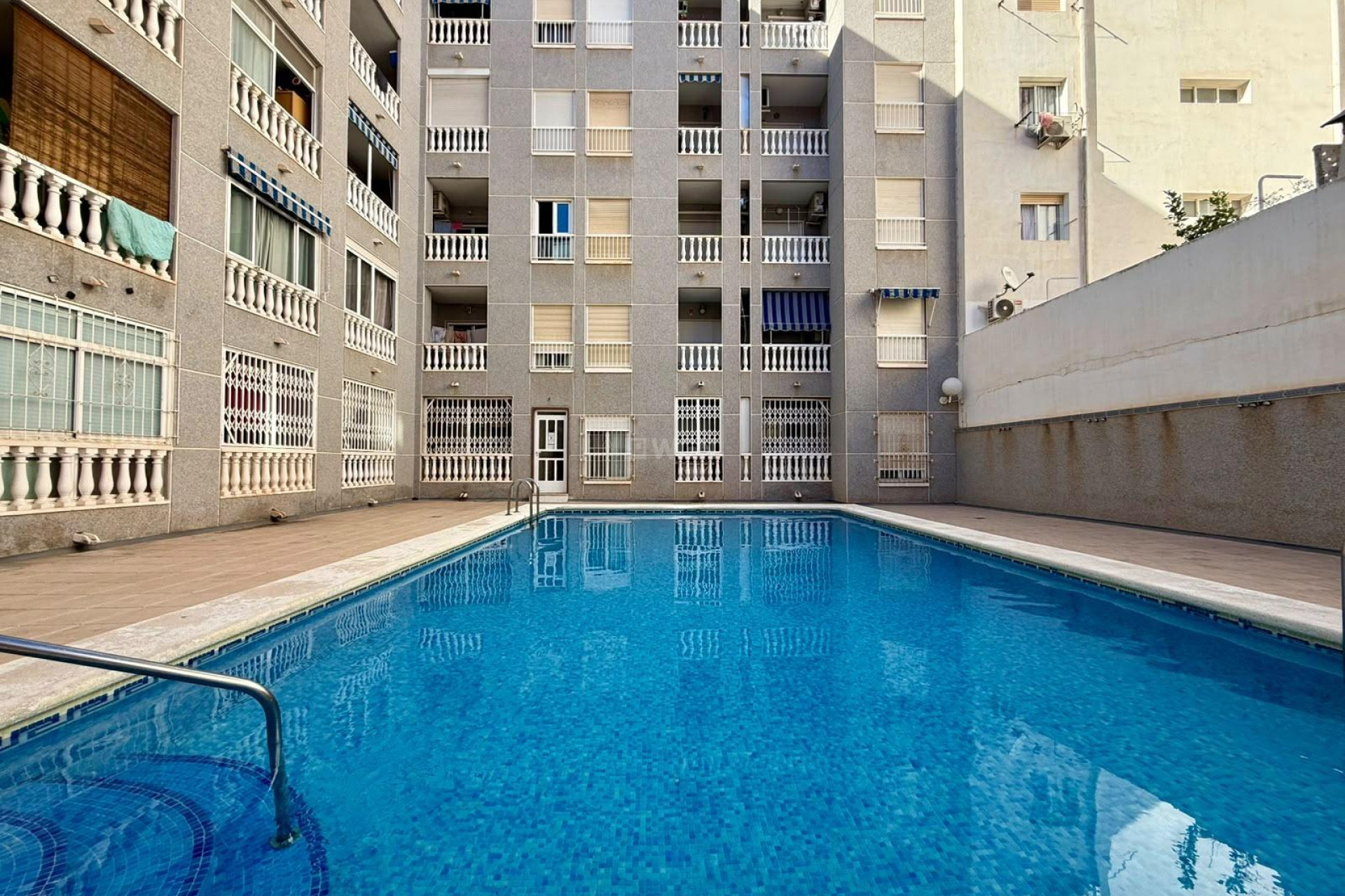 Odsprzedaż - Mieszkanie w bloku - Torrevieja - Playa de los Locos