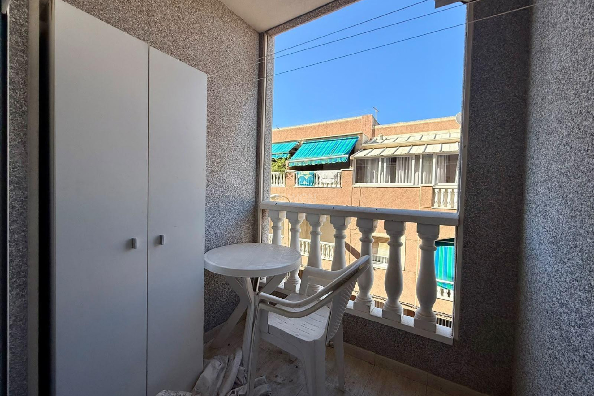 Odsprzedaż - Mieszkanie w bloku - Torrevieja - Playa de los Locos
