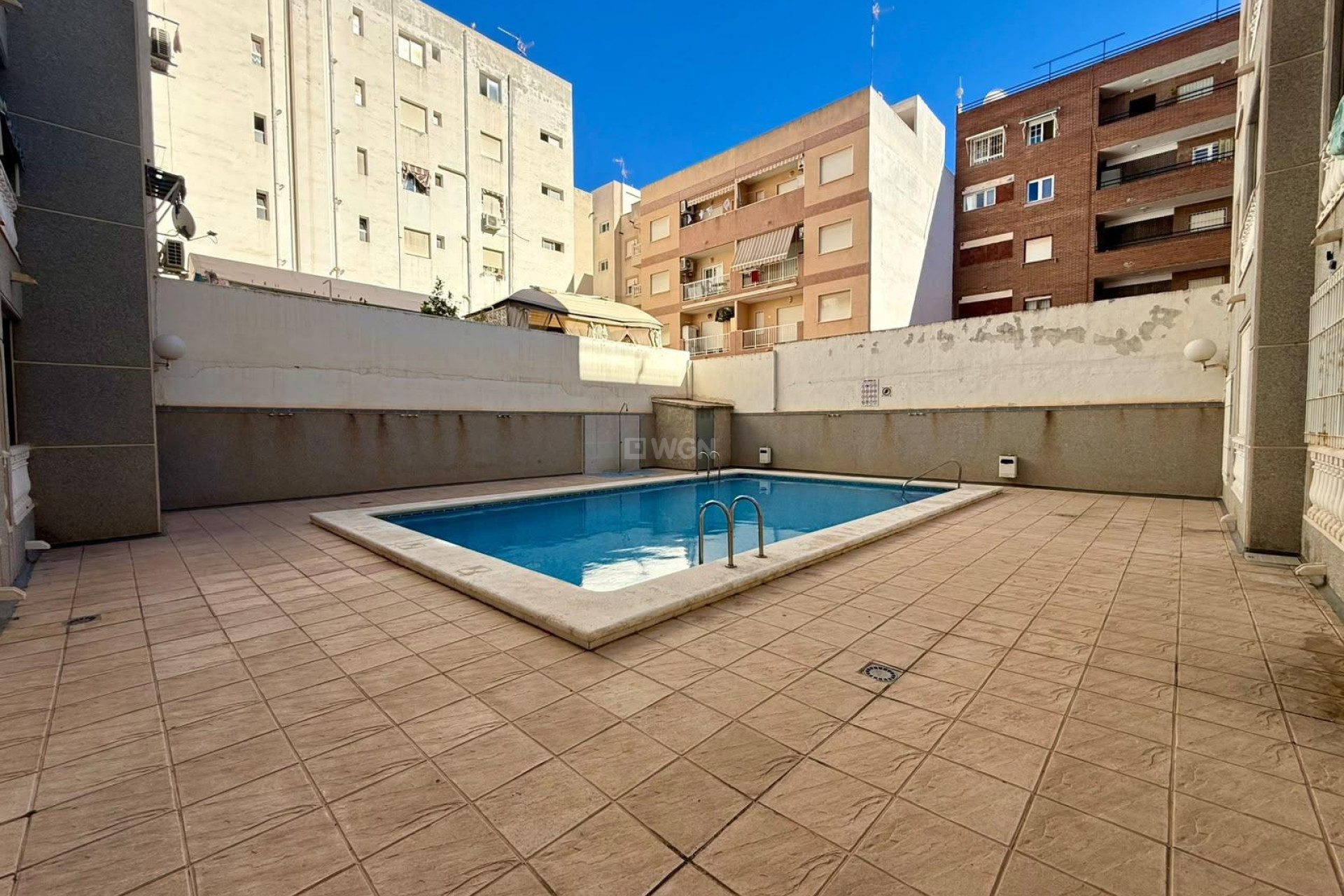 Odsprzedaż - Mieszkanie w bloku - Torrevieja - Playa de los Locos