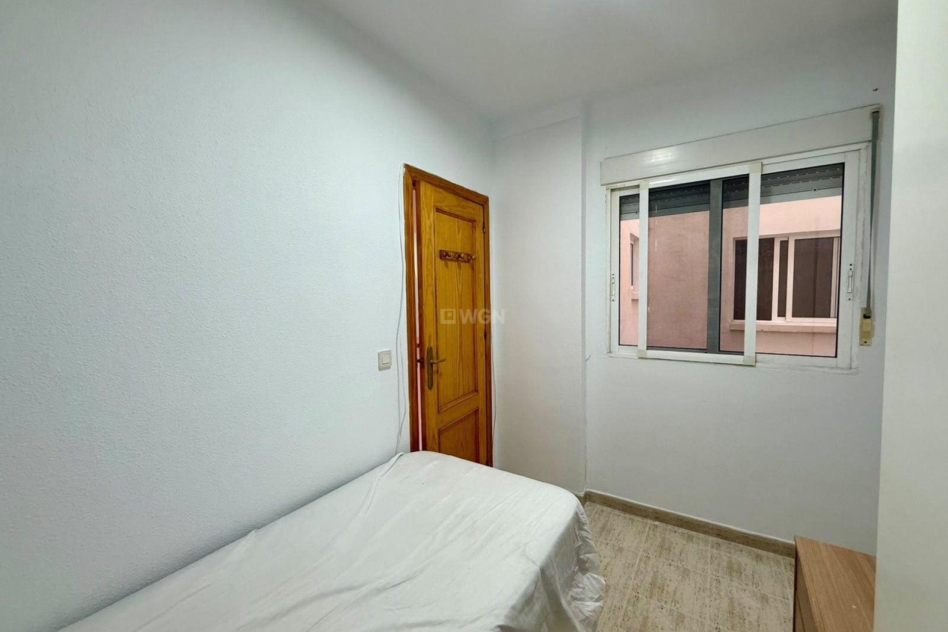 Odsprzedaż - Mieszkanie w bloku - Torrevieja - Playa de los Locos