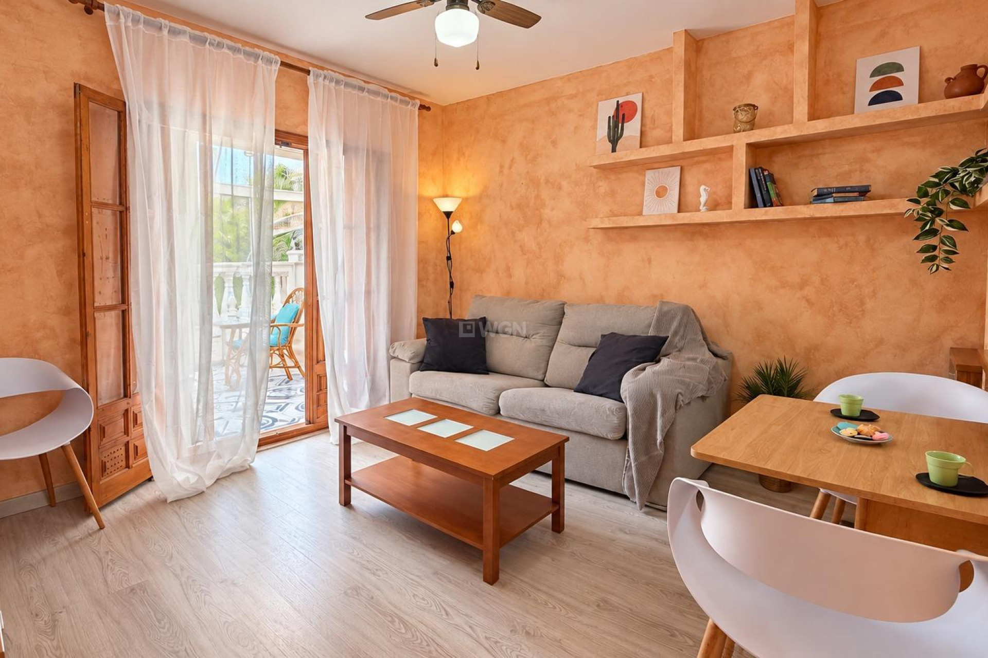 Odsprzedaż - Mieszkanie w bloku - Torrevieja - Playa de los Locos