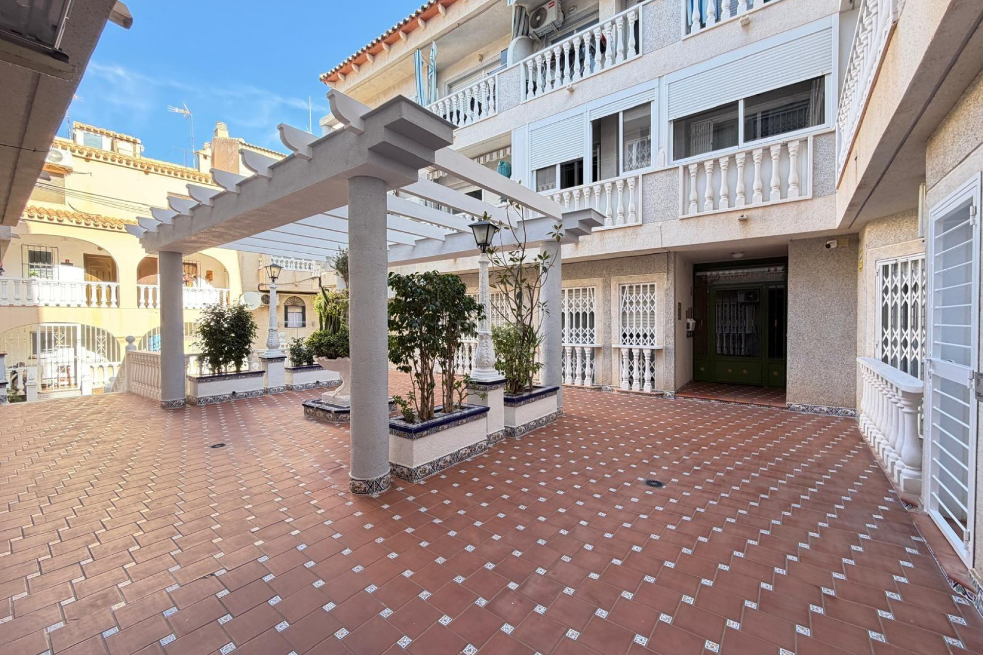 Odsprzedaż - Mieszkanie w bloku - Torrevieja - Playa de los Locos