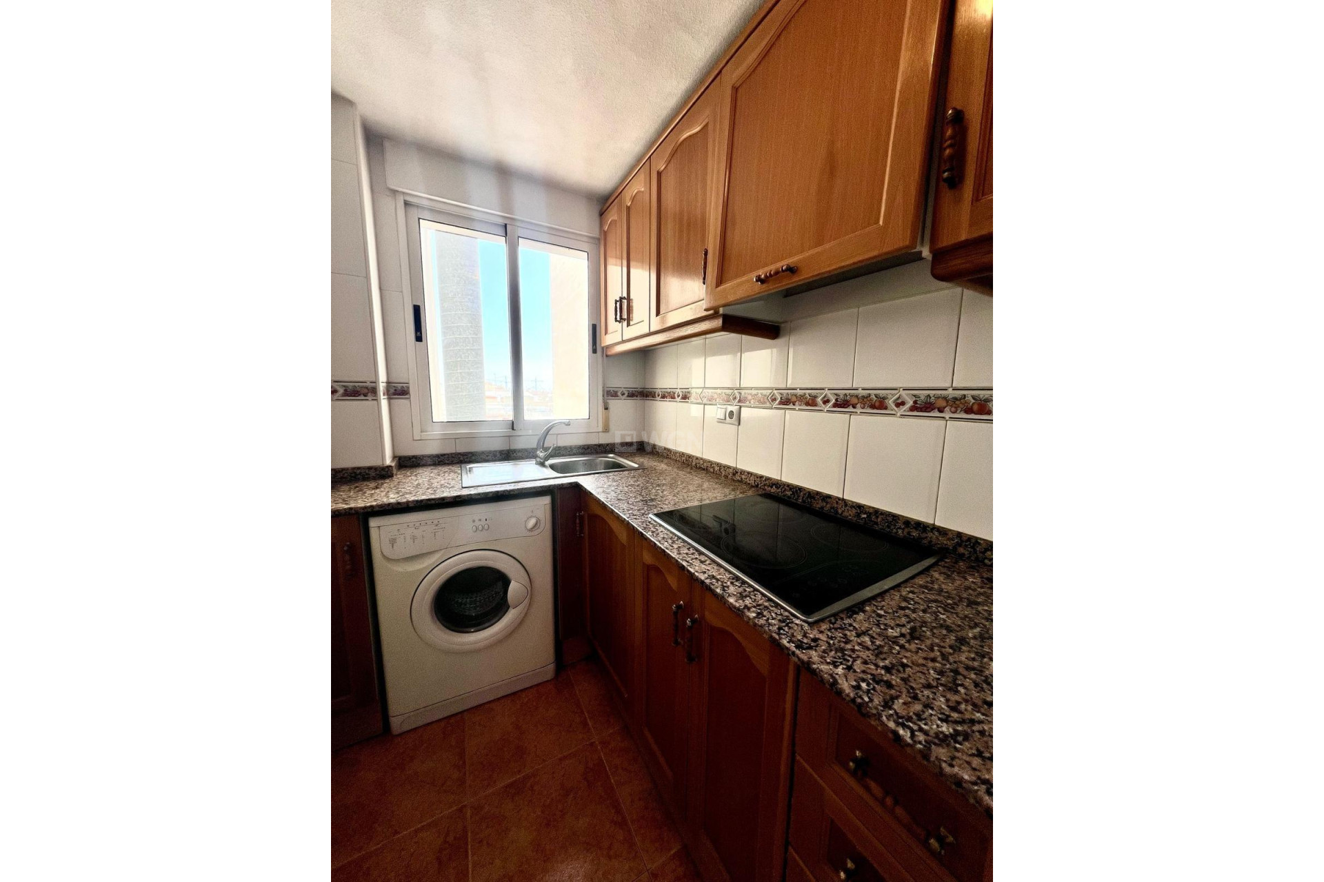 Odsprzedaż - Mieszkanie w bloku - Torrevieja - Playa de los Locos