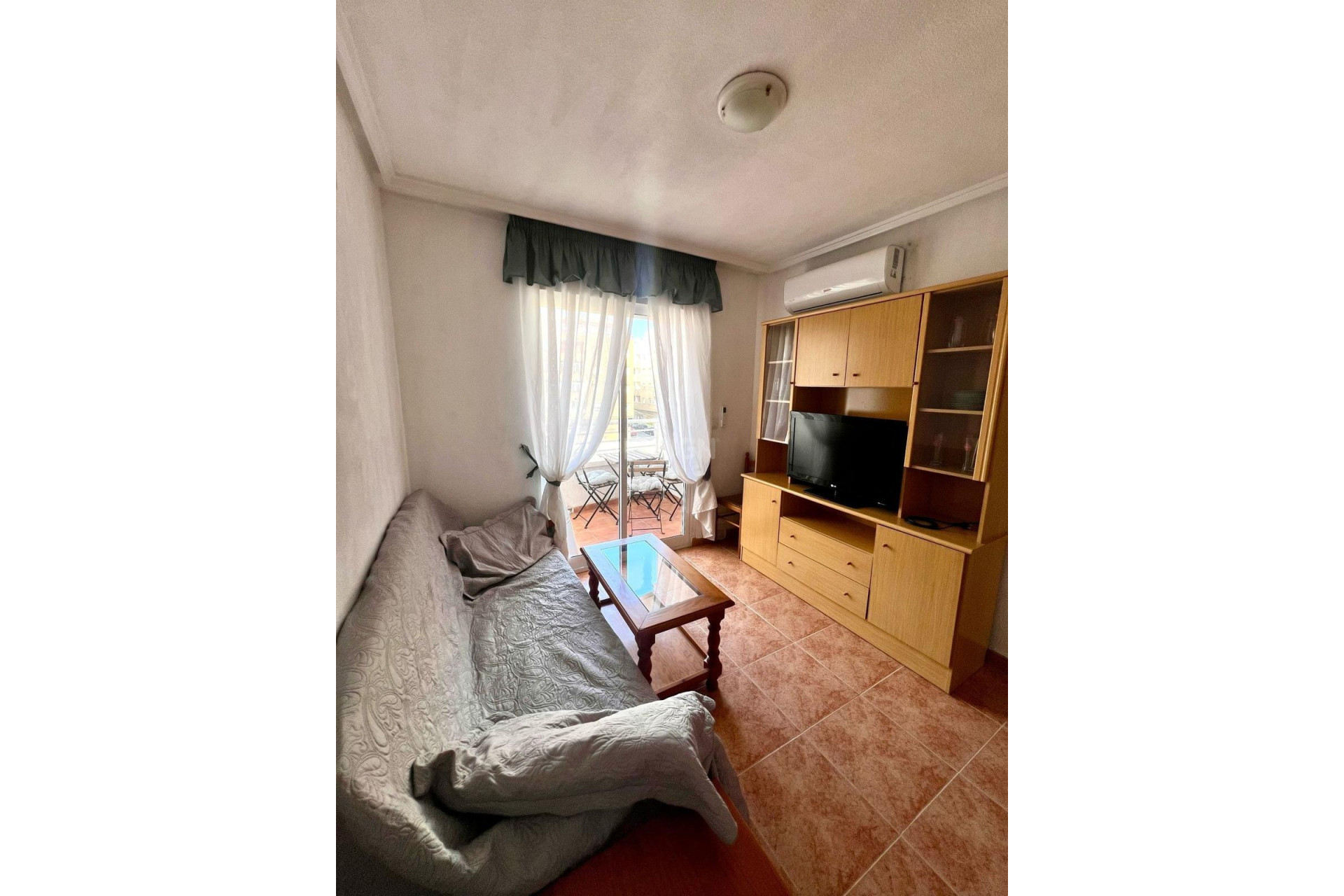 Odsprzedaż - Mieszkanie w bloku - Torrevieja - Playa de los Locos