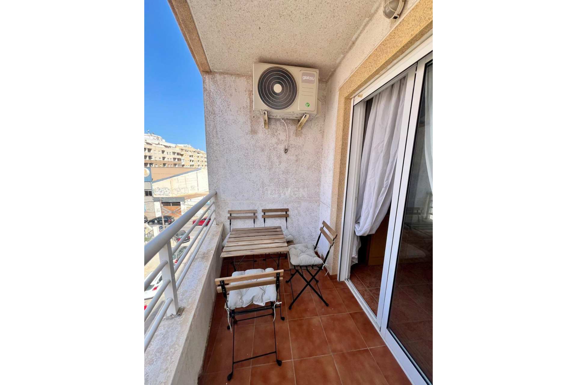 Odsprzedaż - Mieszkanie w bloku - Torrevieja - Playa de los Locos