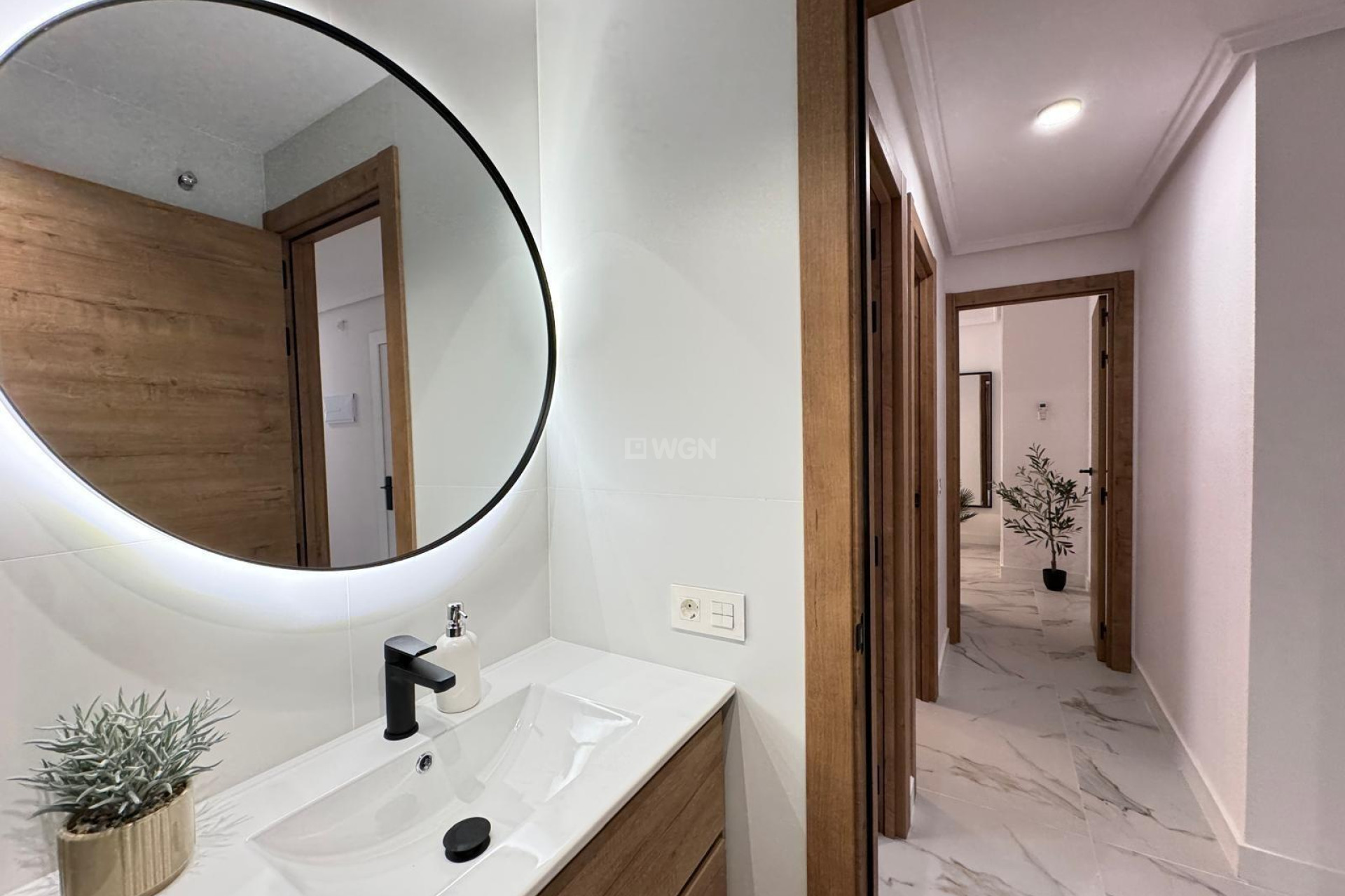 Odsprzedaż - Mieszkanie w bloku - Torrevieja - Playa de los Locos