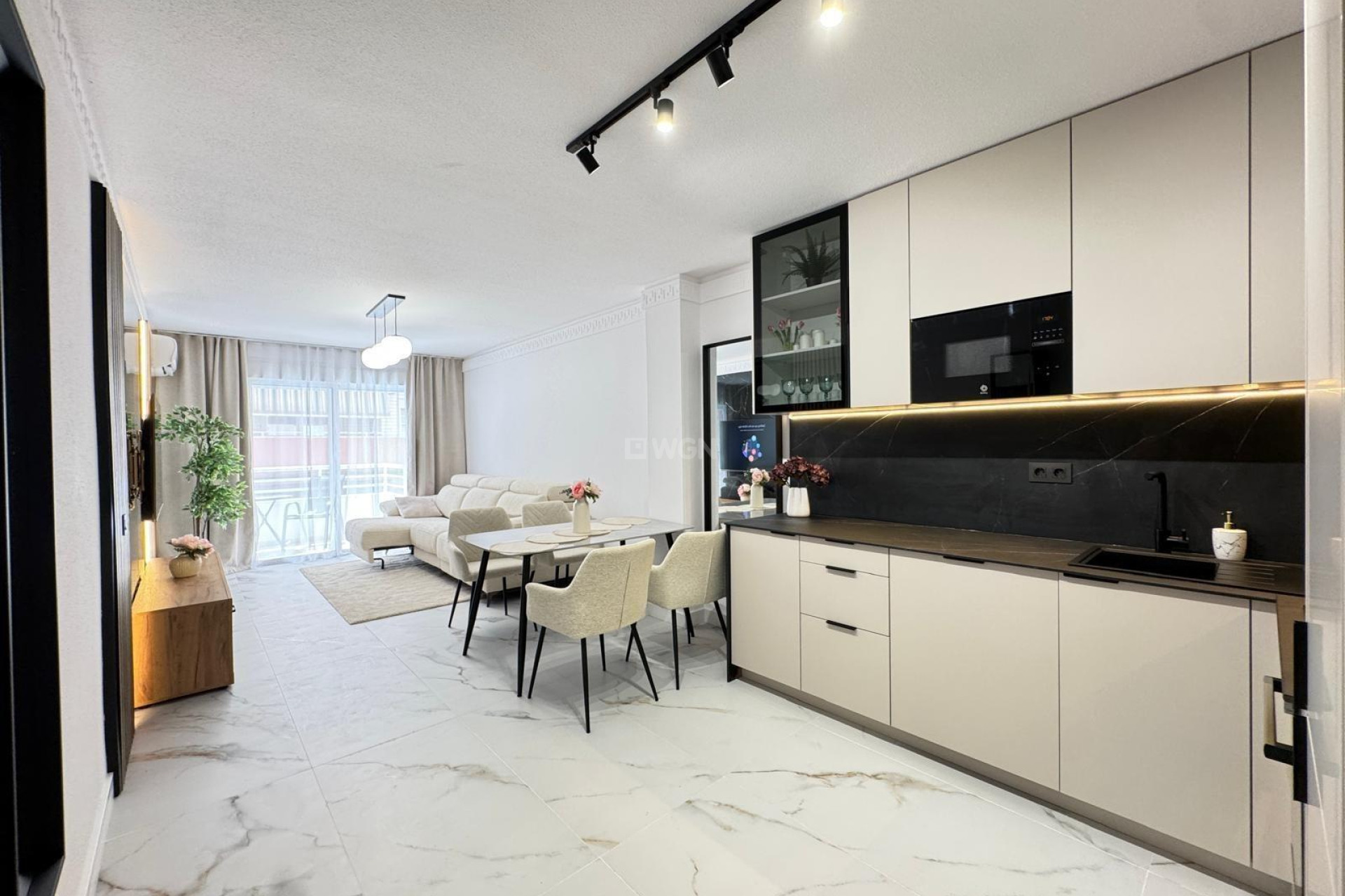 Odsprzedaż - Mieszkanie w bloku - Torrevieja - Playa de los Locos