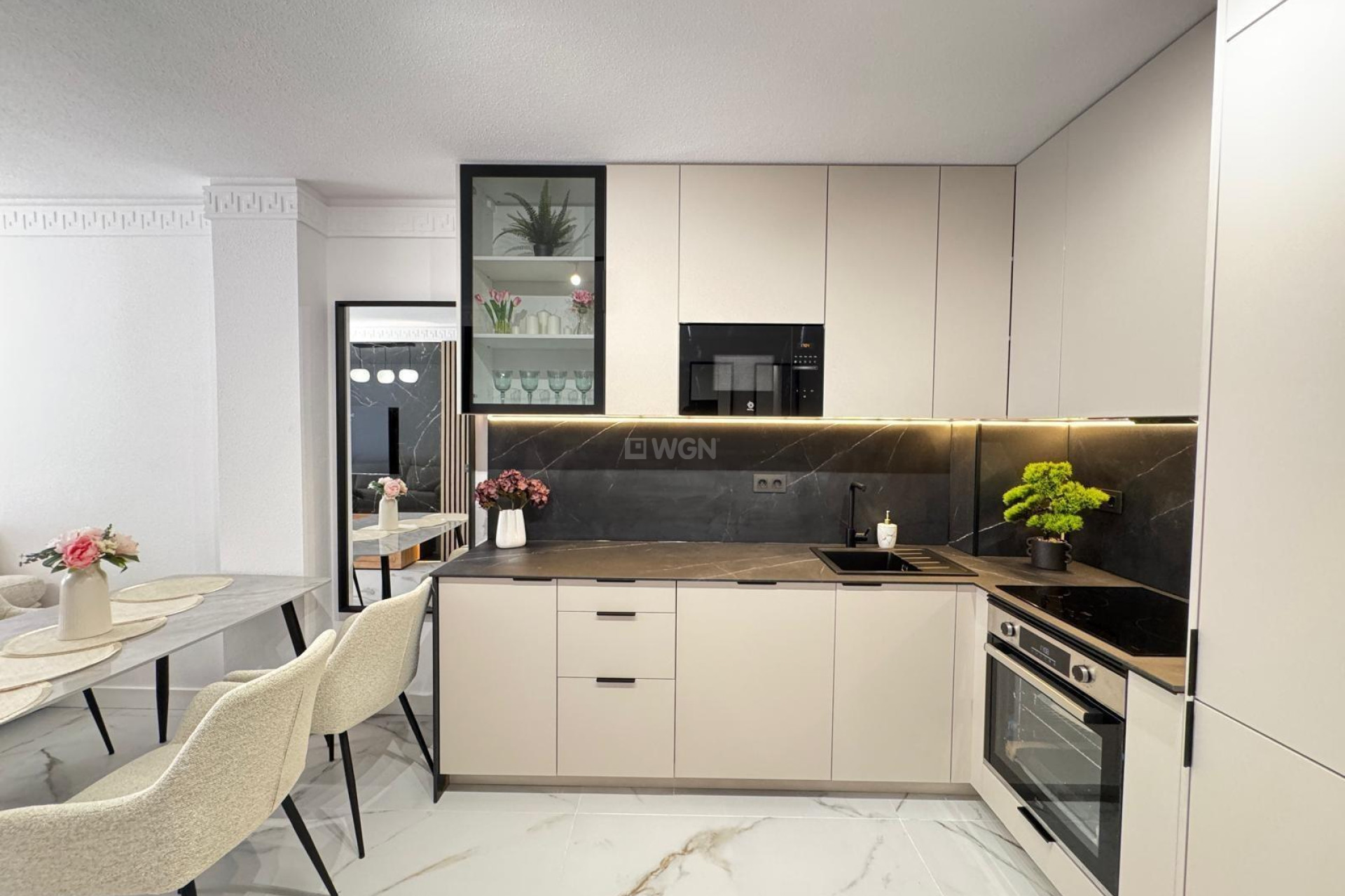 Odsprzedaż - Mieszkanie w bloku - Torrevieja - Playa de los Locos