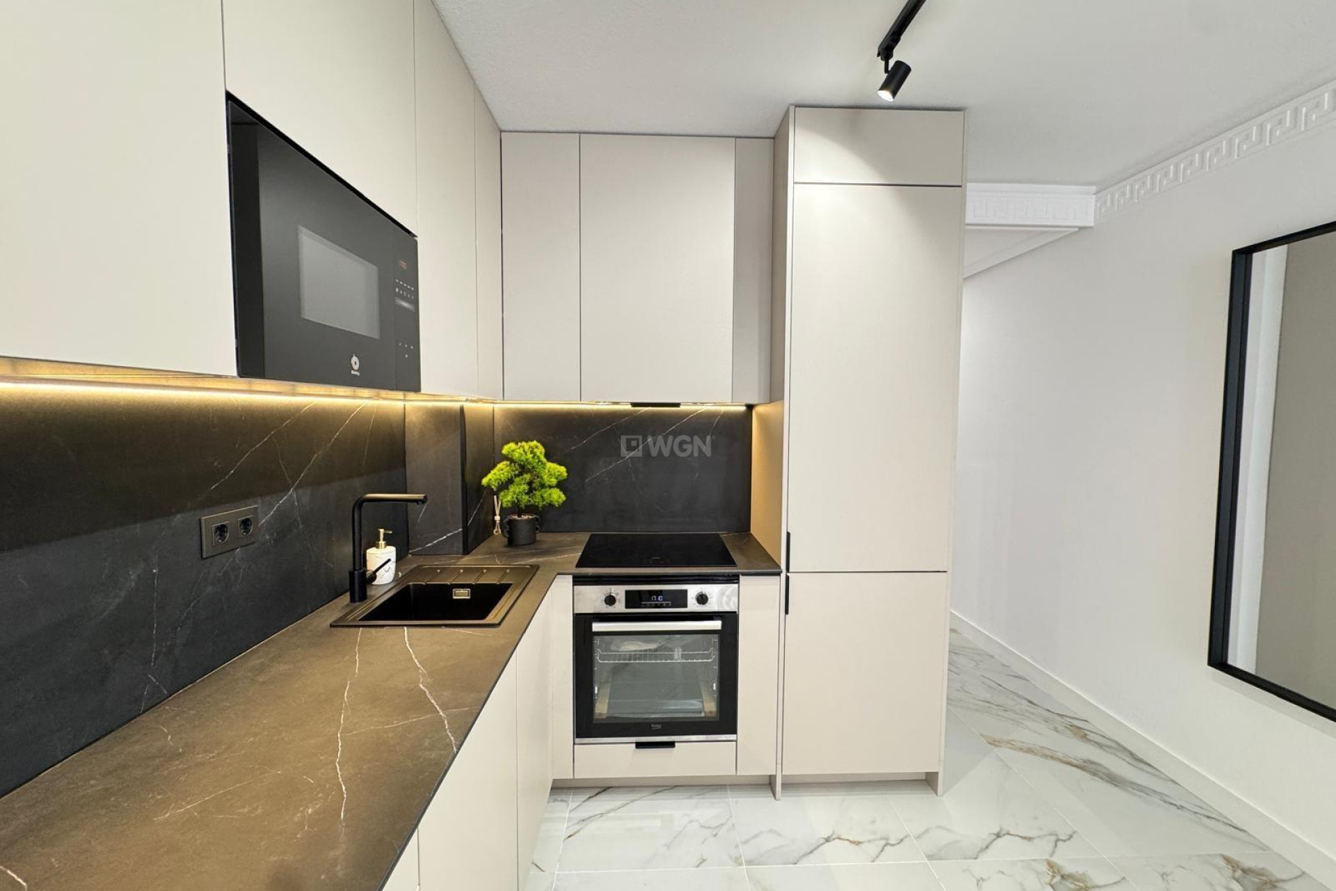 Odsprzedaż - Mieszkanie w bloku - Torrevieja - Playa de los Locos