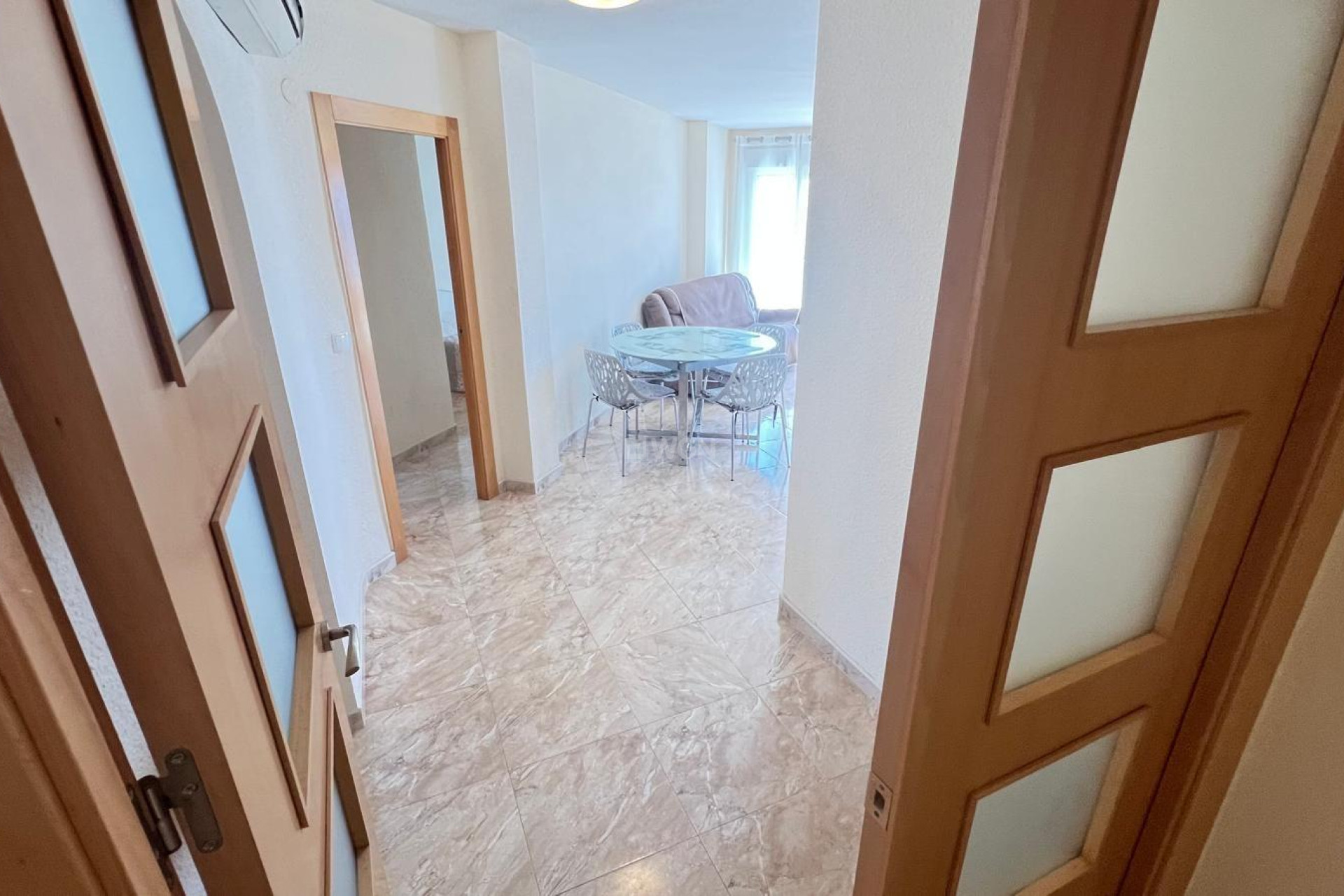 Odsprzedaż - Mieszkanie w bloku - Torrevieja - Playa de los Locos