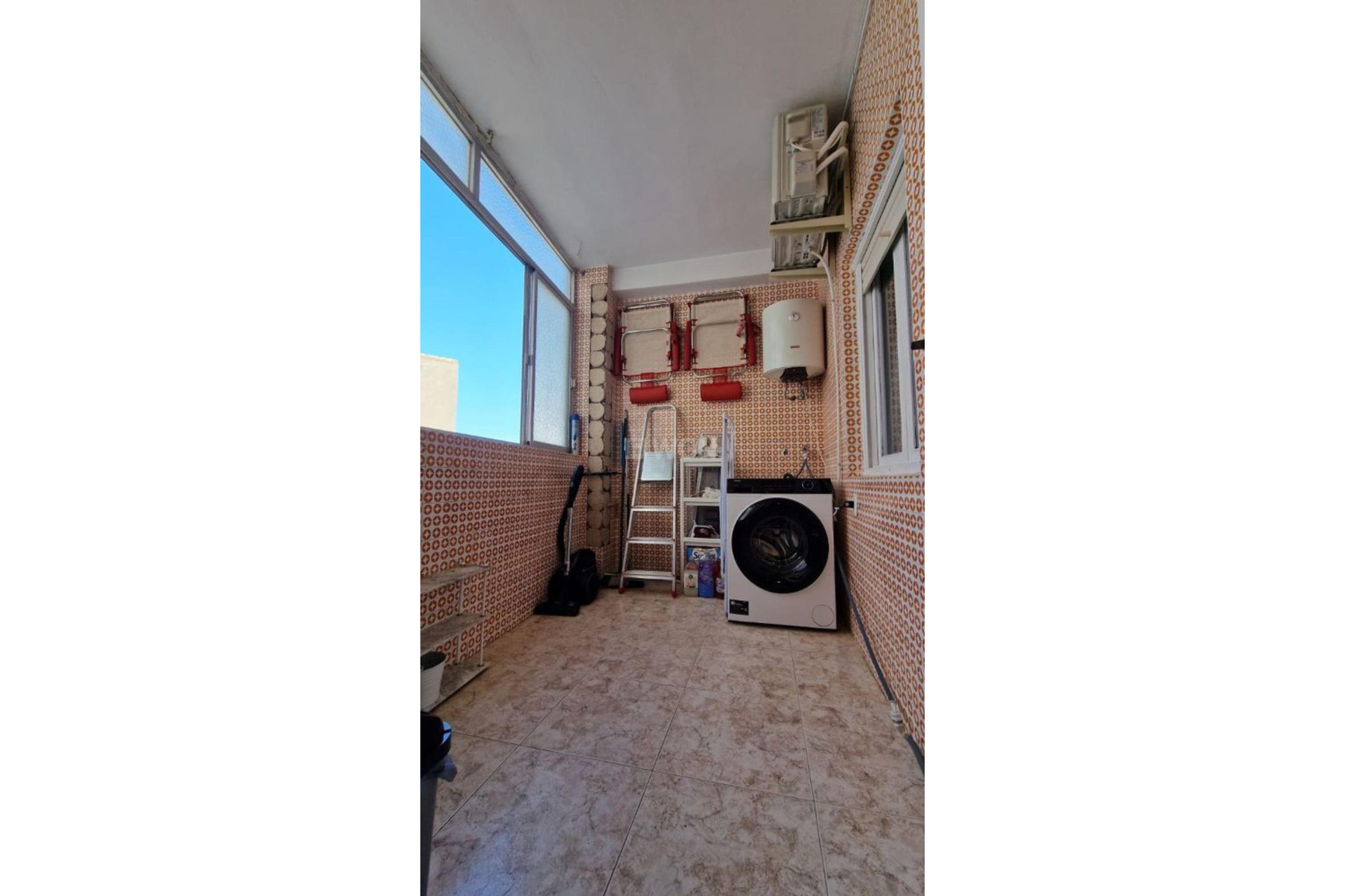 Odsprzedaż - Mieszkanie w bloku - Torrevieja - Playa de los Locos