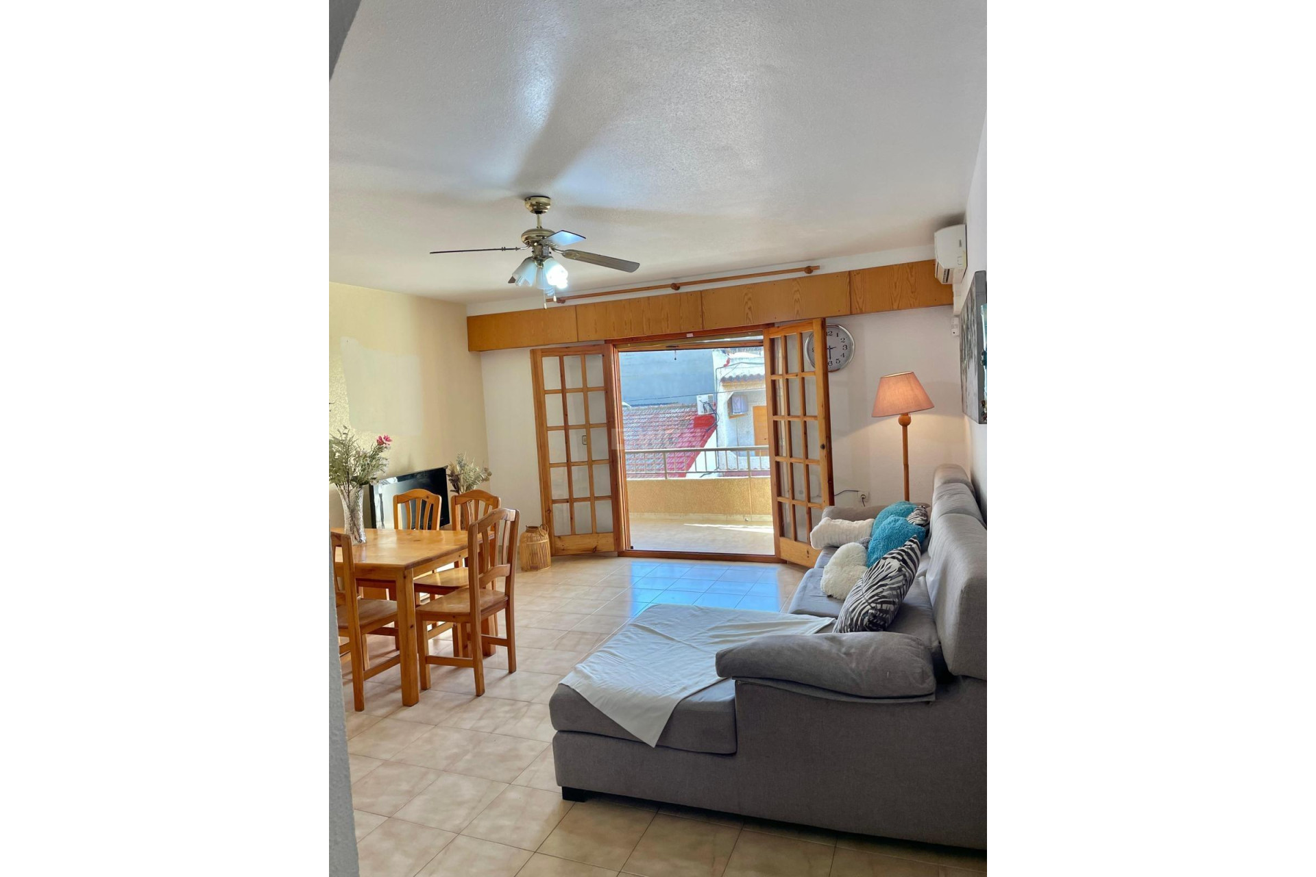 Odsprzedaż - Mieszkanie w bloku - Torrevieja - Playa de los Locos