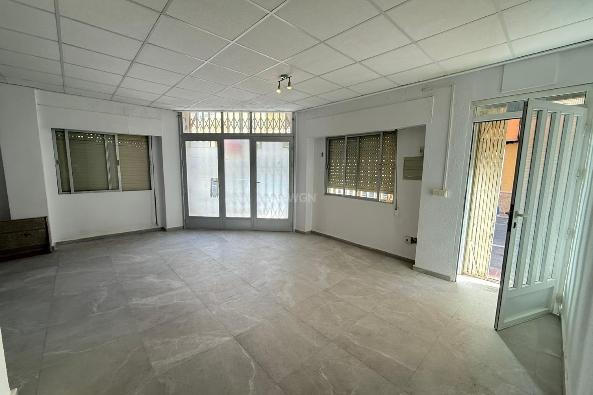 Odsprzedaż - Mieszkanie w bloku - Torrevieja - Playa de los Locos