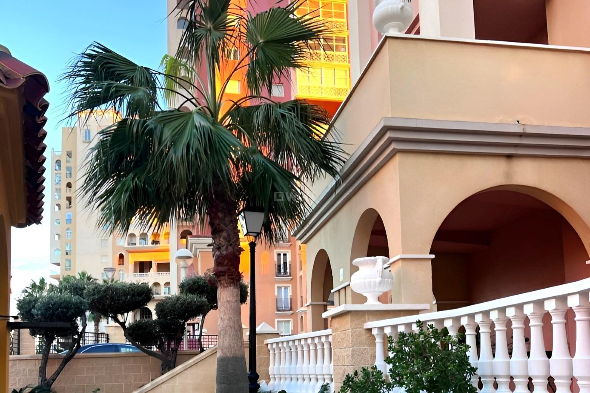 Odsprzedaż - Mieszkanie w bloku - Torrevieja - Playa de los Locos