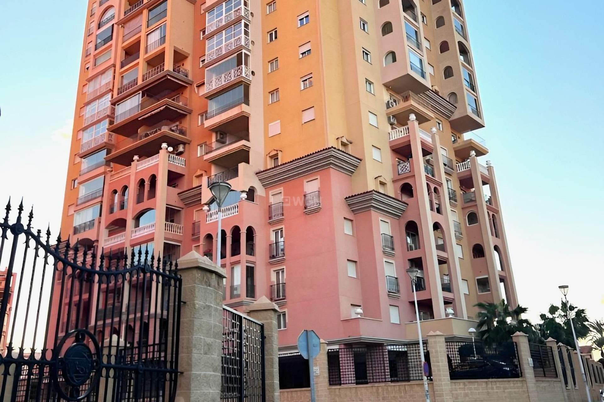 Odsprzedaż - Mieszkanie w bloku - Torrevieja - Playa de los Locos