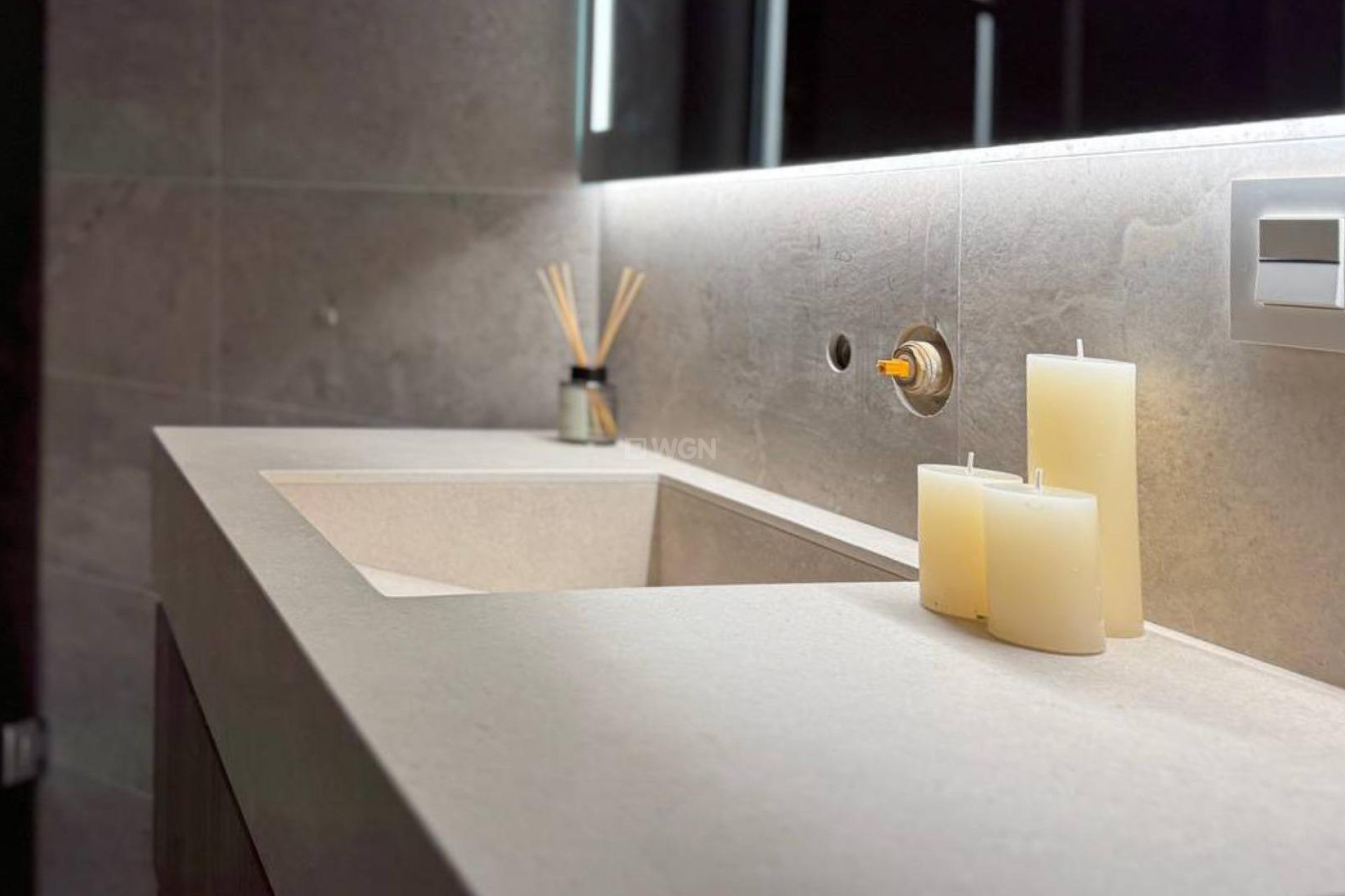 Odsprzedaż - Mieszkanie w bloku - Torrevieja - Playa de los Locos