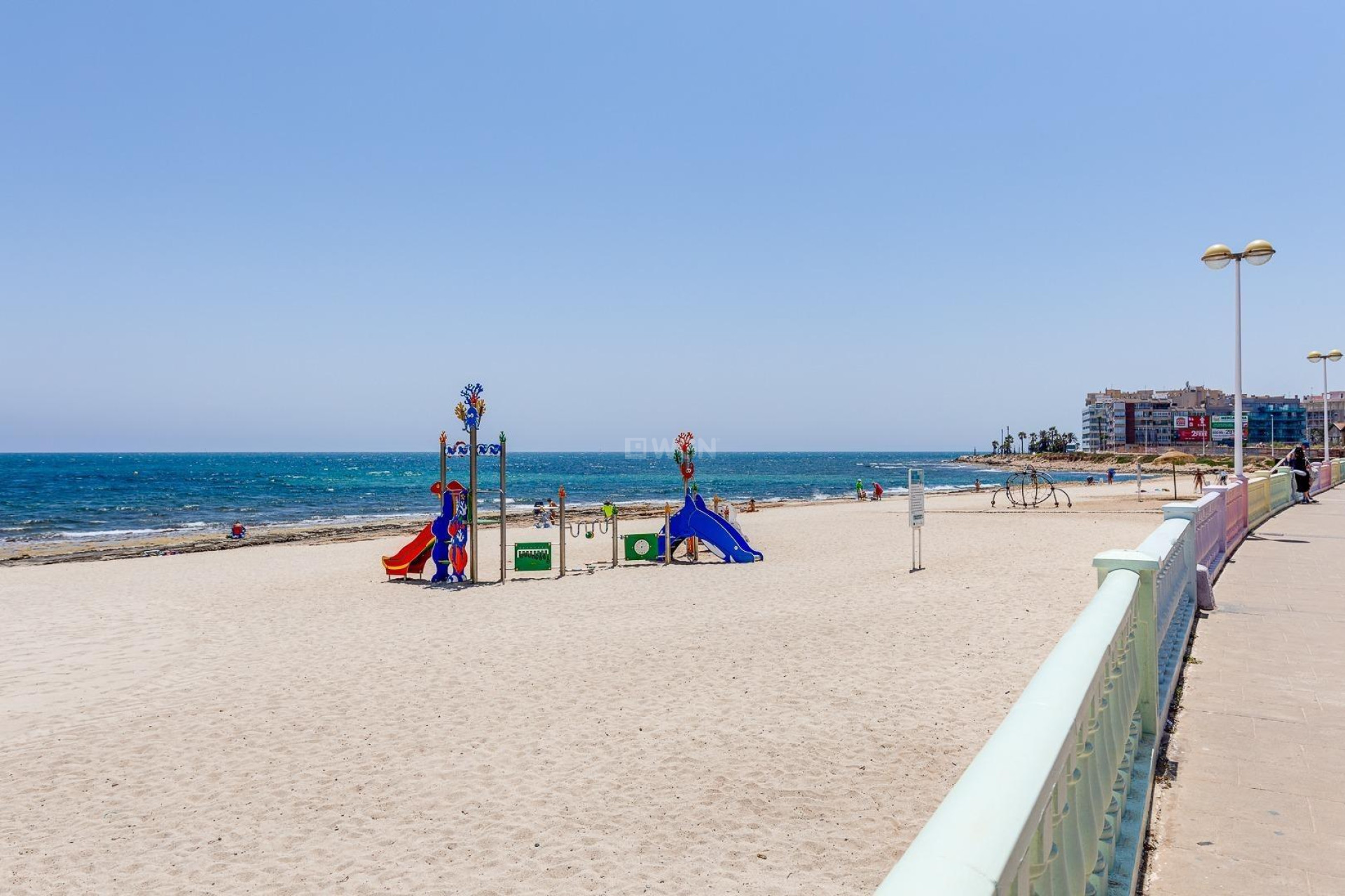 Odsprzedaż - Mieszkanie w bloku - Torrevieja - Playa de los Locos