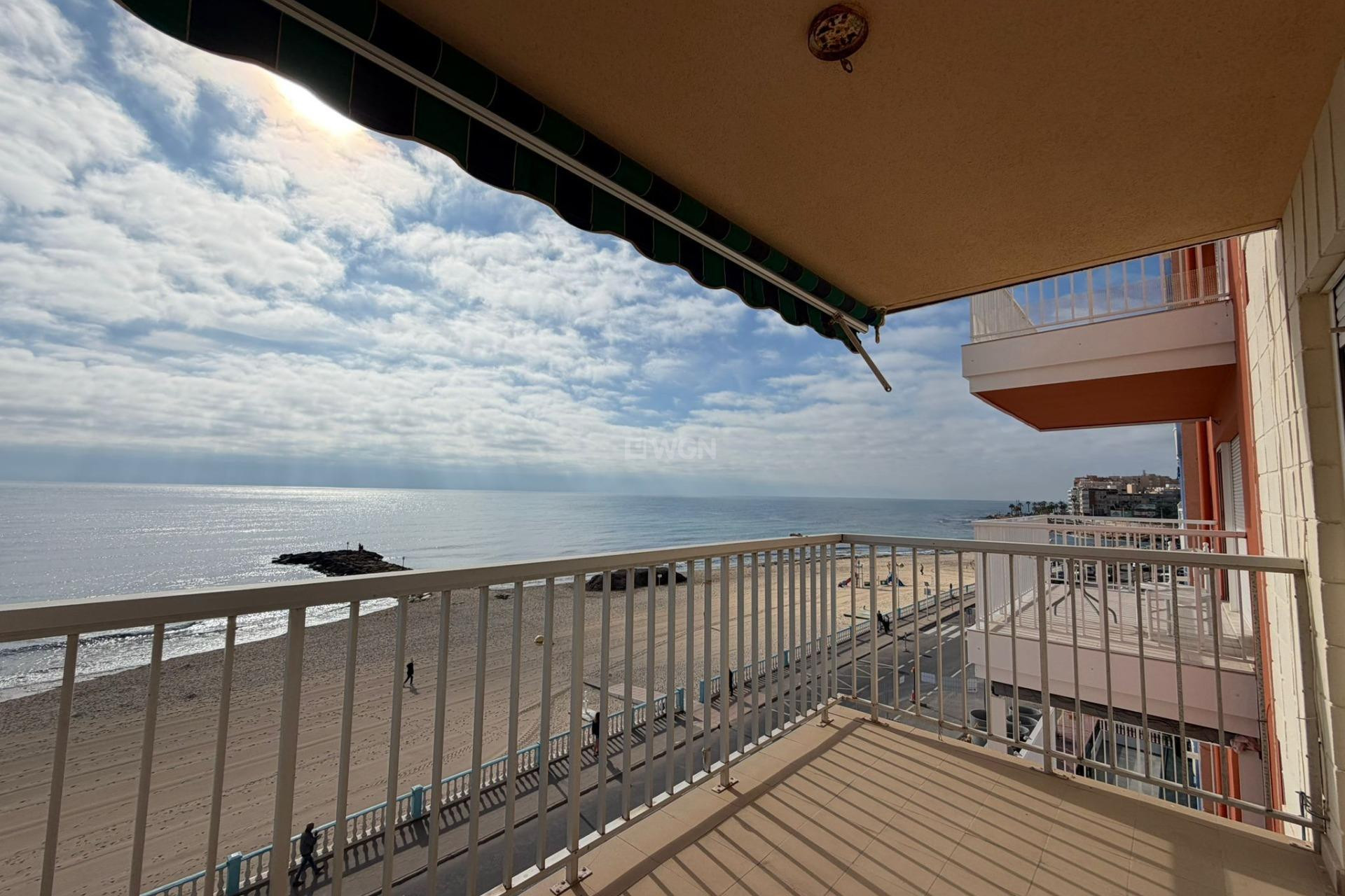 Odsprzedaż - Mieszkanie w bloku - Torrevieja - Playa de los Locos