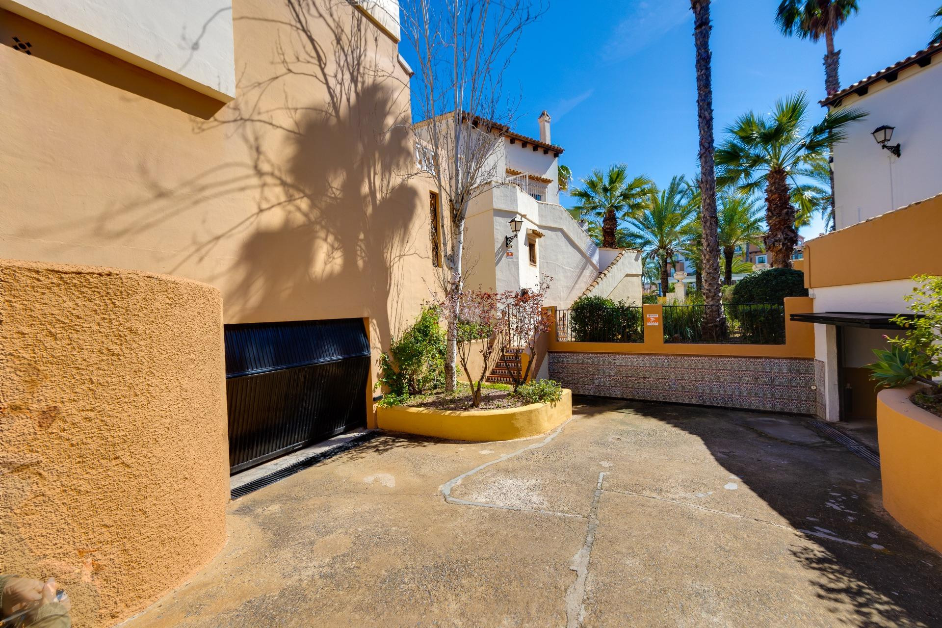 Odsprzedaż - Mieszkanie w bloku - Torrevieja - Playa de los Locos