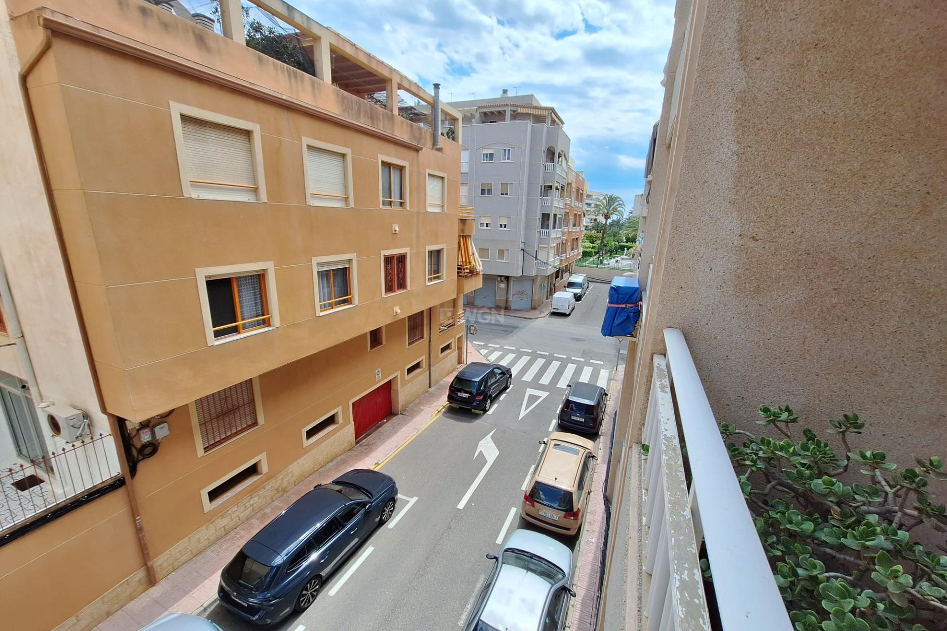 Odsprzedaż - Mieszkanie w bloku - Torrevieja - Playa de los Locos