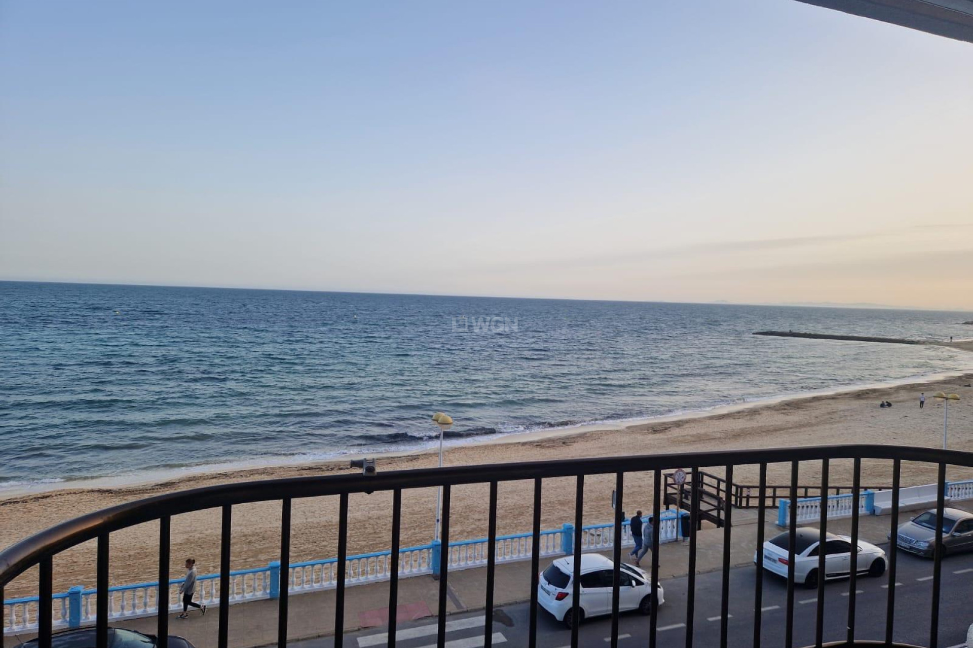 Odsprzedaż - Mieszkanie w bloku - Torrevieja - Playa de los Locos
