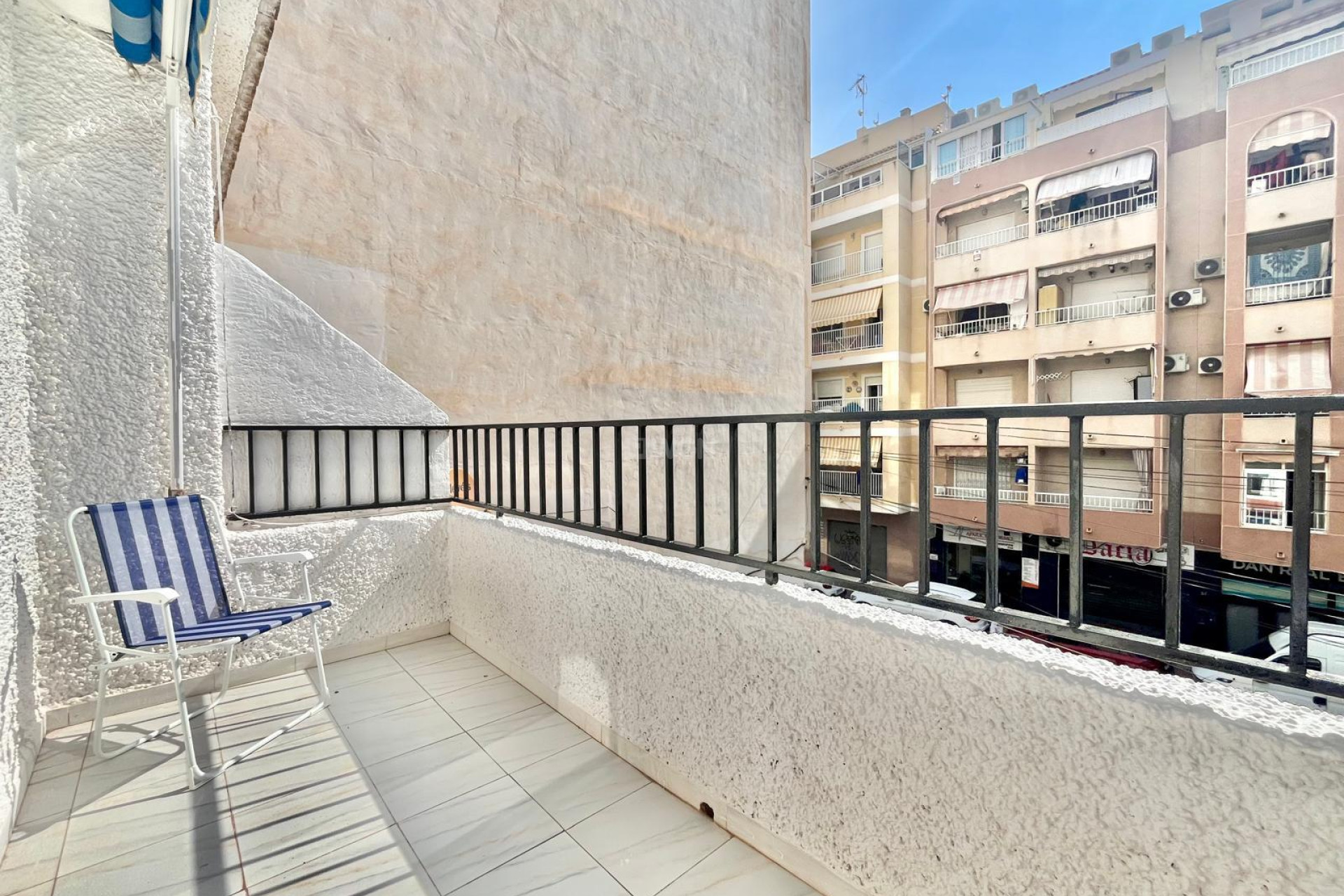 Odsprzedaż - Mieszkanie w bloku - Torrevieja - Playa de los Locos