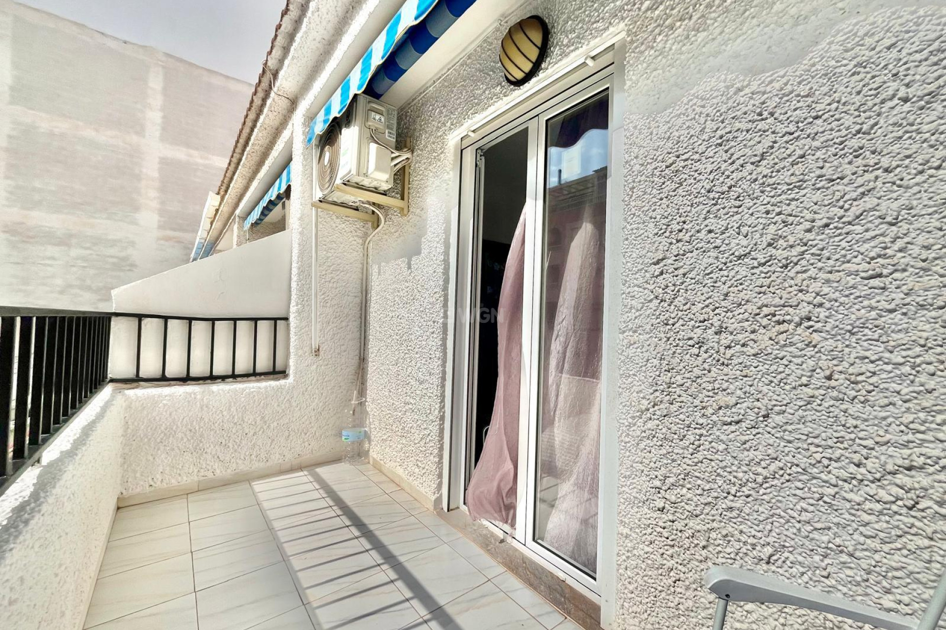 Odsprzedaż - Mieszkanie w bloku - Torrevieja - Playa de los Locos