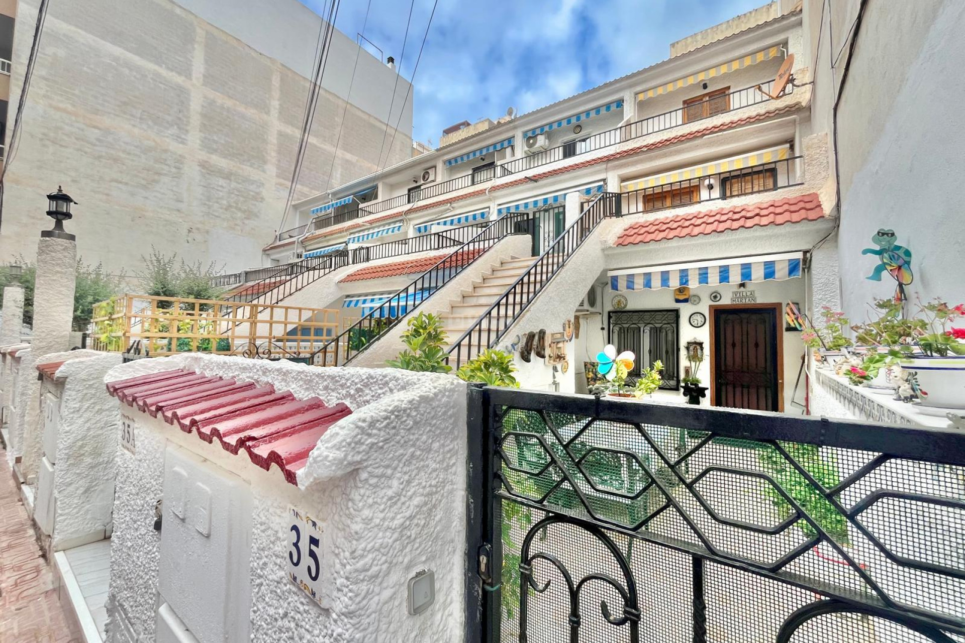 Odsprzedaż - Mieszkanie w bloku - Torrevieja - Playa de los Locos