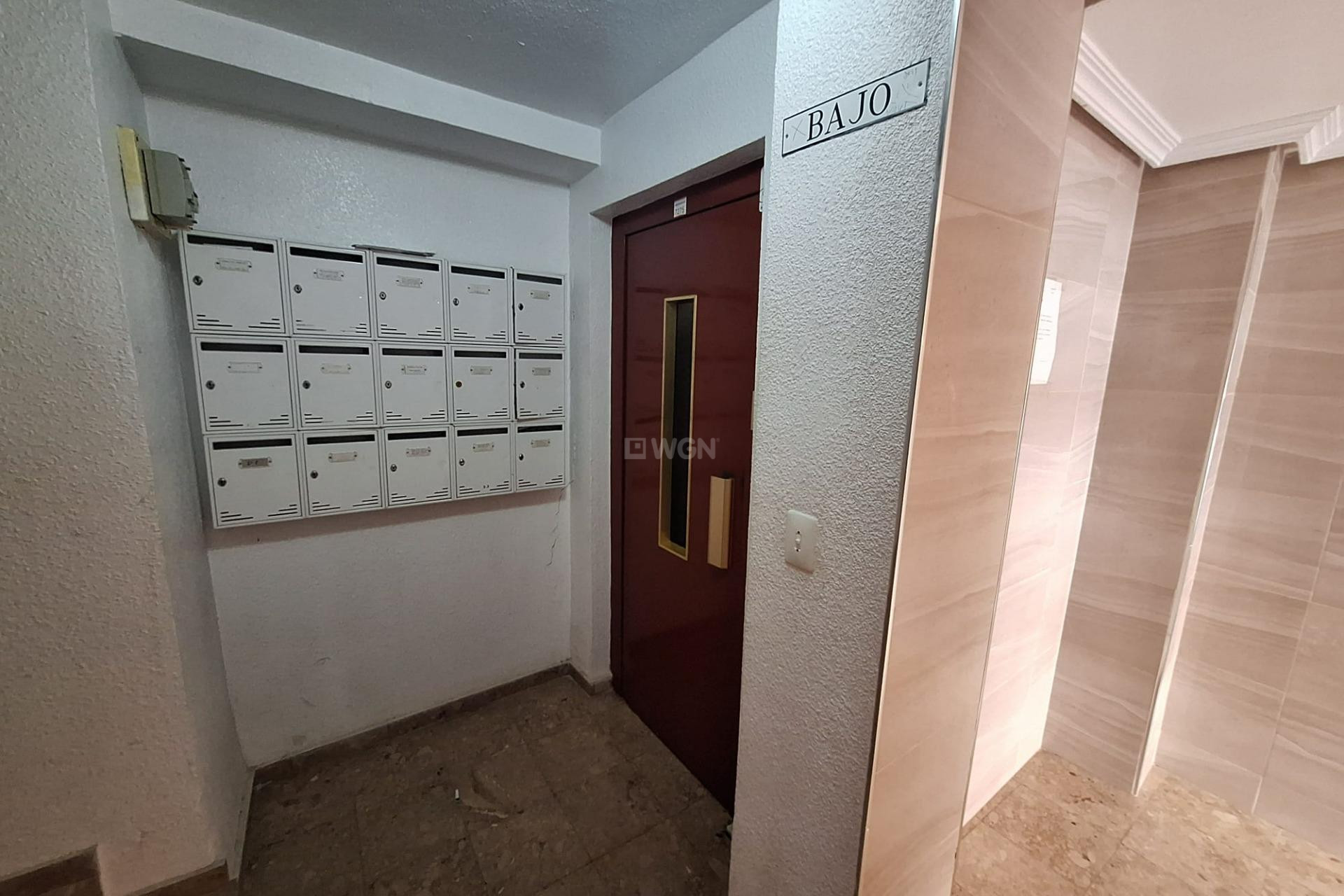 Odsprzedaż - Mieszkanie w bloku - Torrevieja - Playa de los Locos