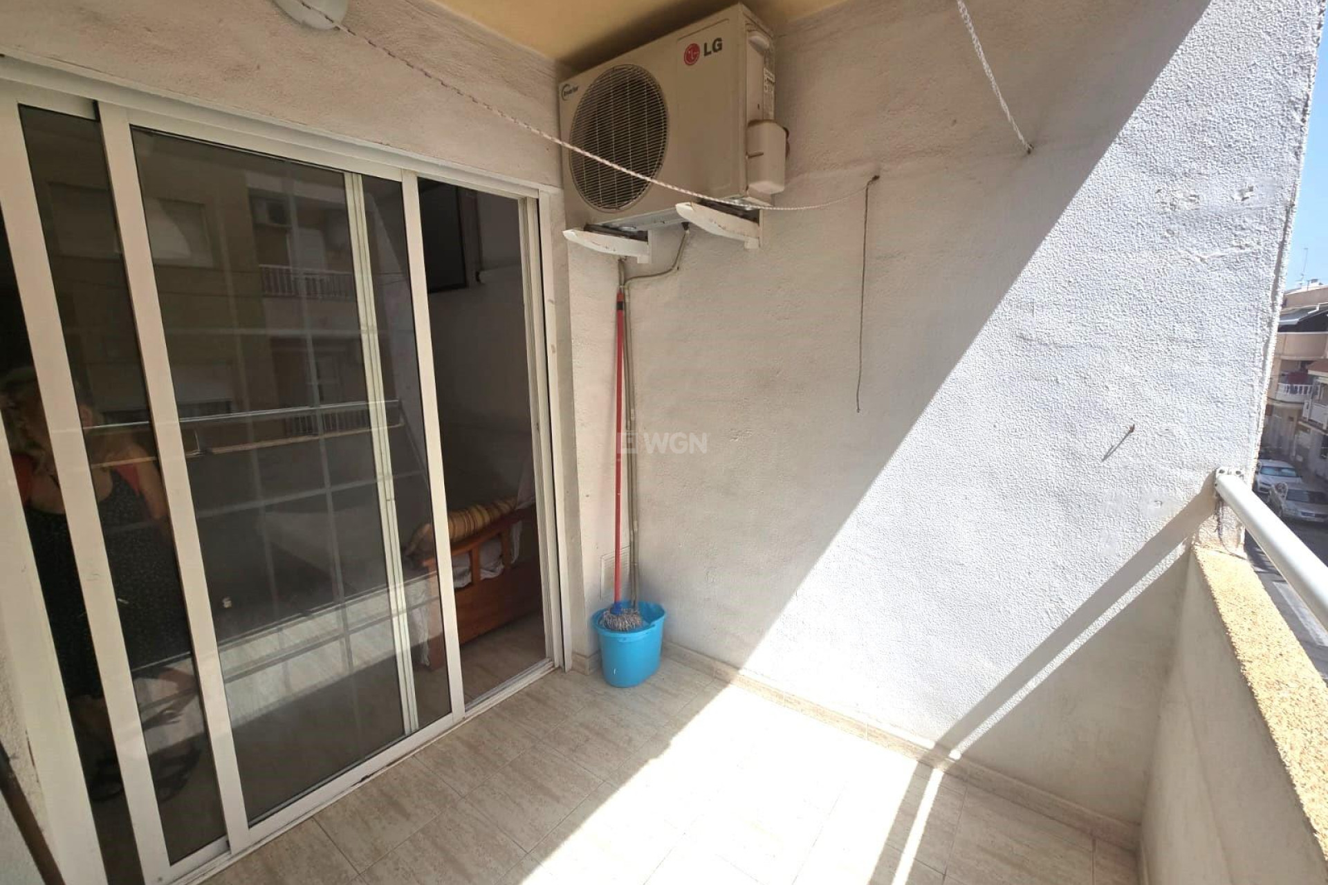 Odsprzedaż - Mieszkanie w bloku - Torrevieja - Playa de los Locos