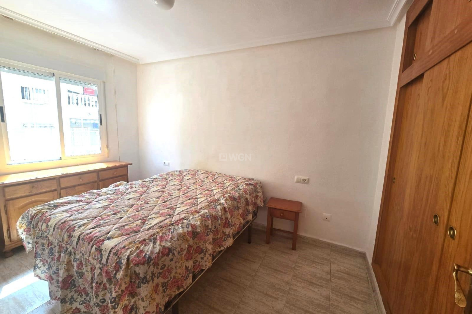 Odsprzedaż - Mieszkanie w bloku - Torrevieja - Playa de los Locos